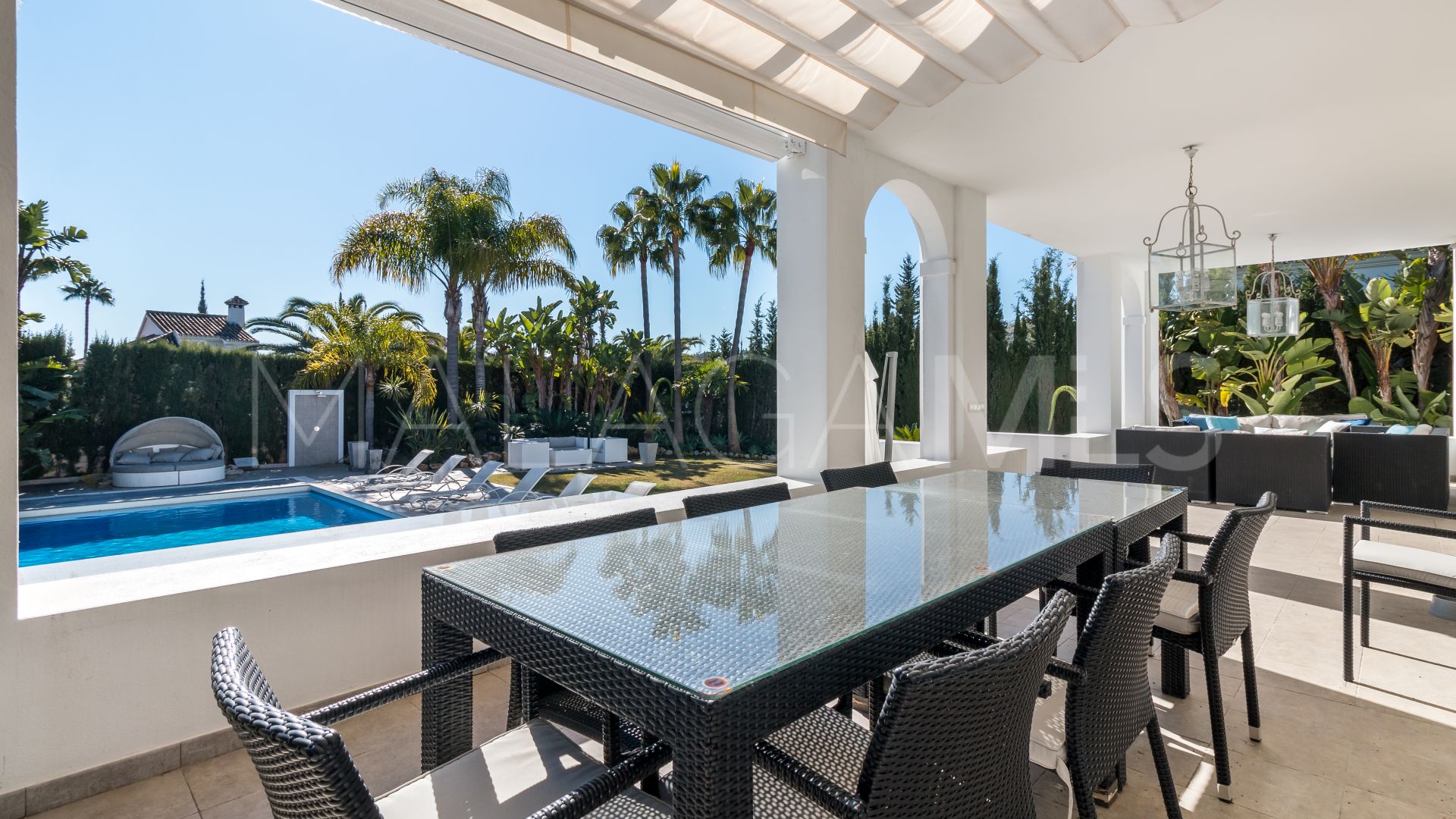 For sale villa in Nueva Andalucia
