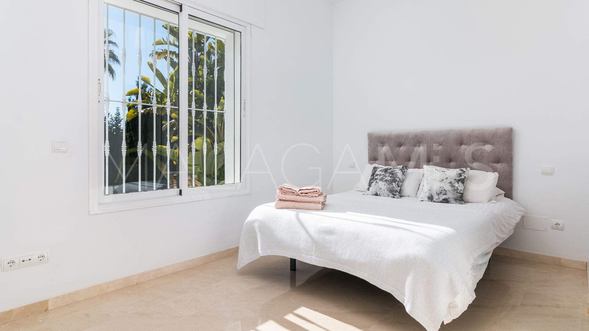 For sale villa in Nueva Andalucia