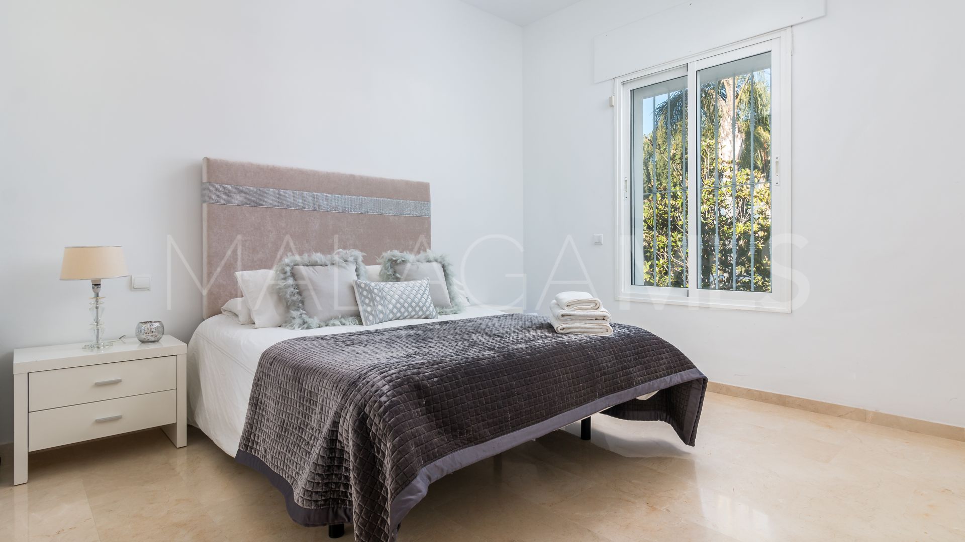 For sale villa in Nueva Andalucia