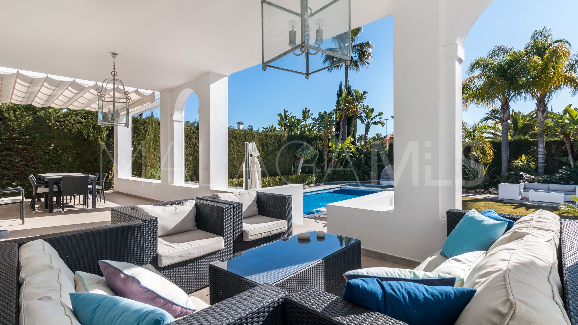 For sale villa in Nueva Andalucia