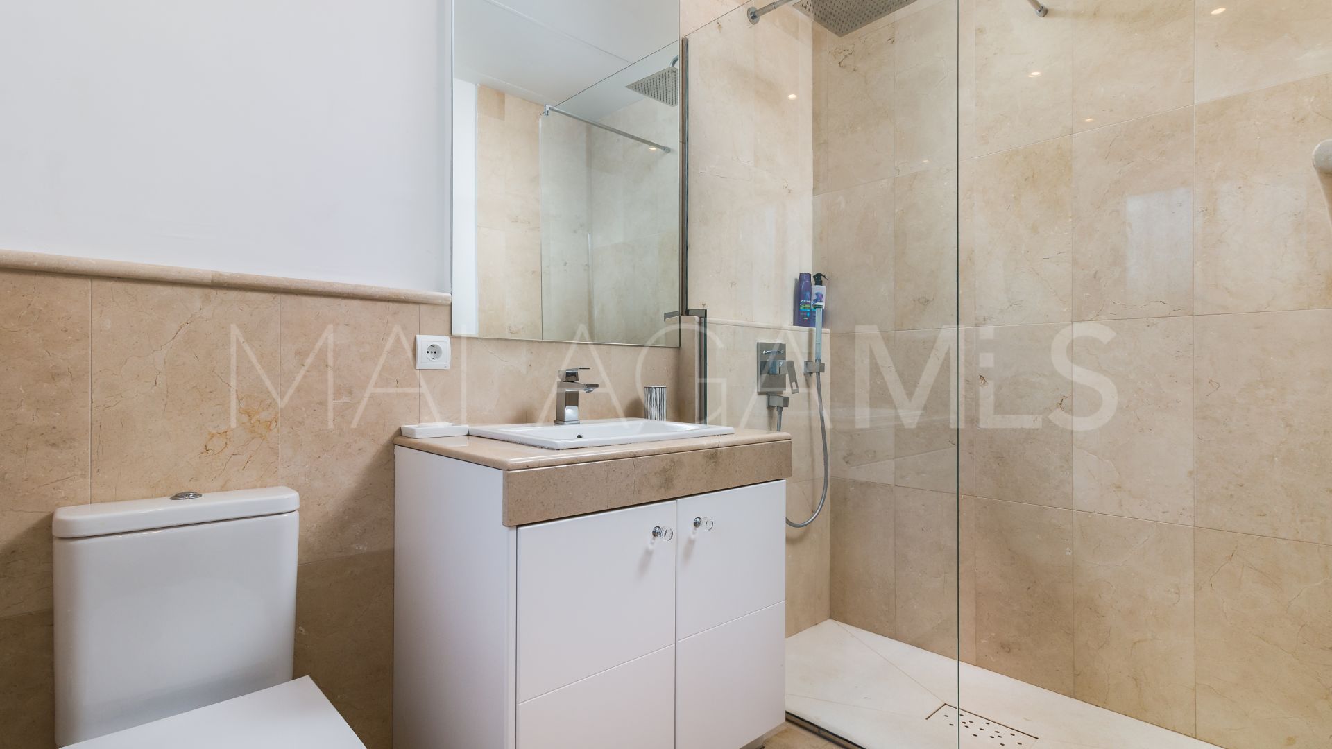For sale villa in Nueva Andalucia