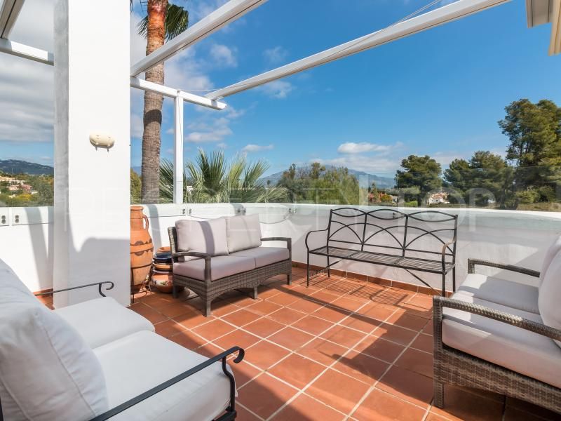 Duplex penthouse with 3 bedrooms for sale in Guadalmina Alta