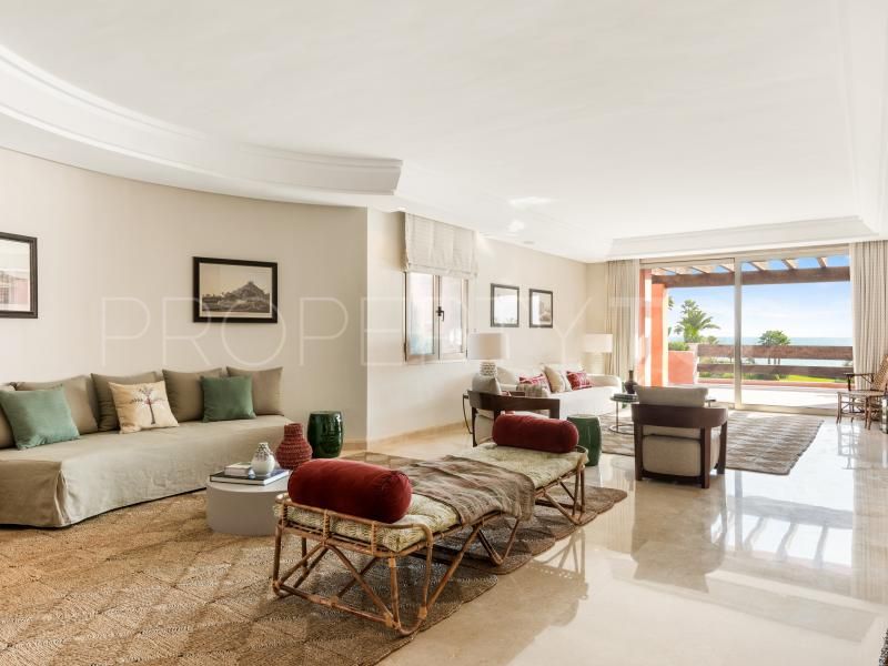 Duplex penthouse with 3 bedrooms for sale in Marbella East