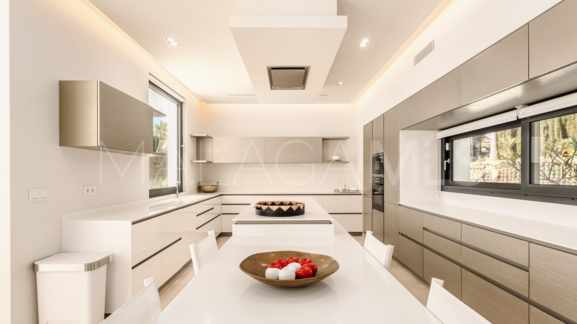 Nueva Andalucia, villa de 6 bedrooms for sale