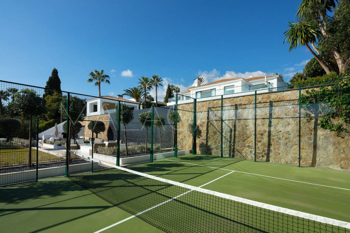 Villa for sale in Nueva Andalucia