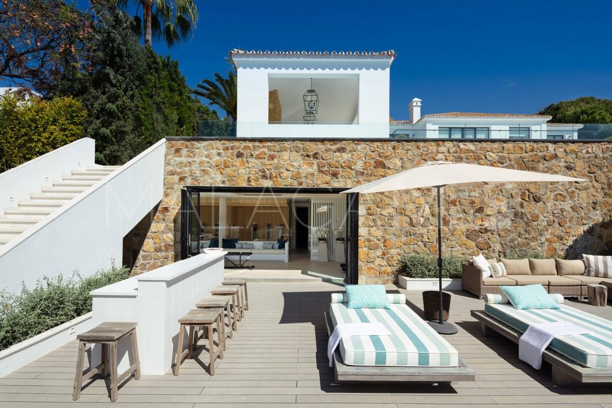 Villa for sale in Nueva Andalucia