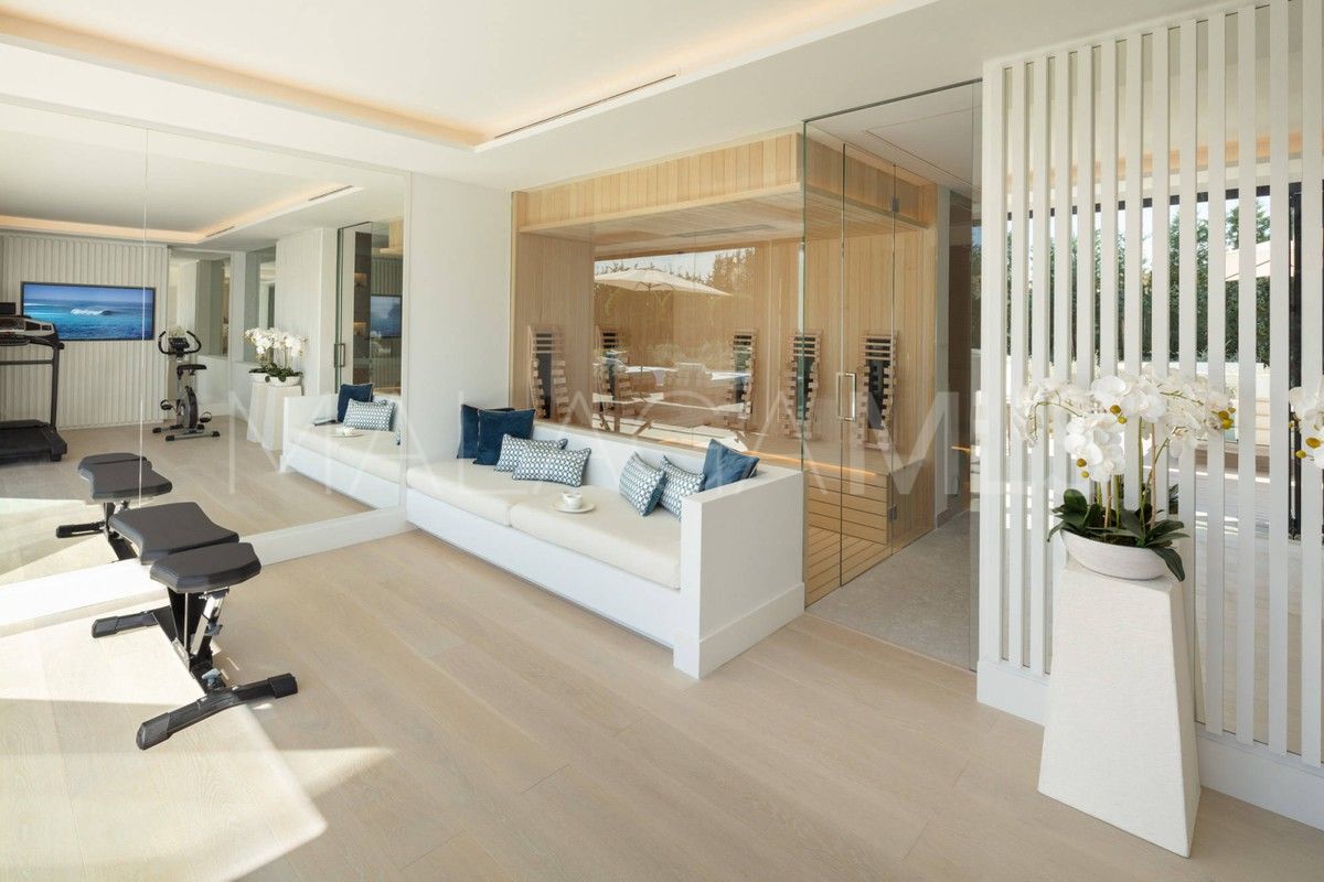 Villa for sale in Nueva Andalucia