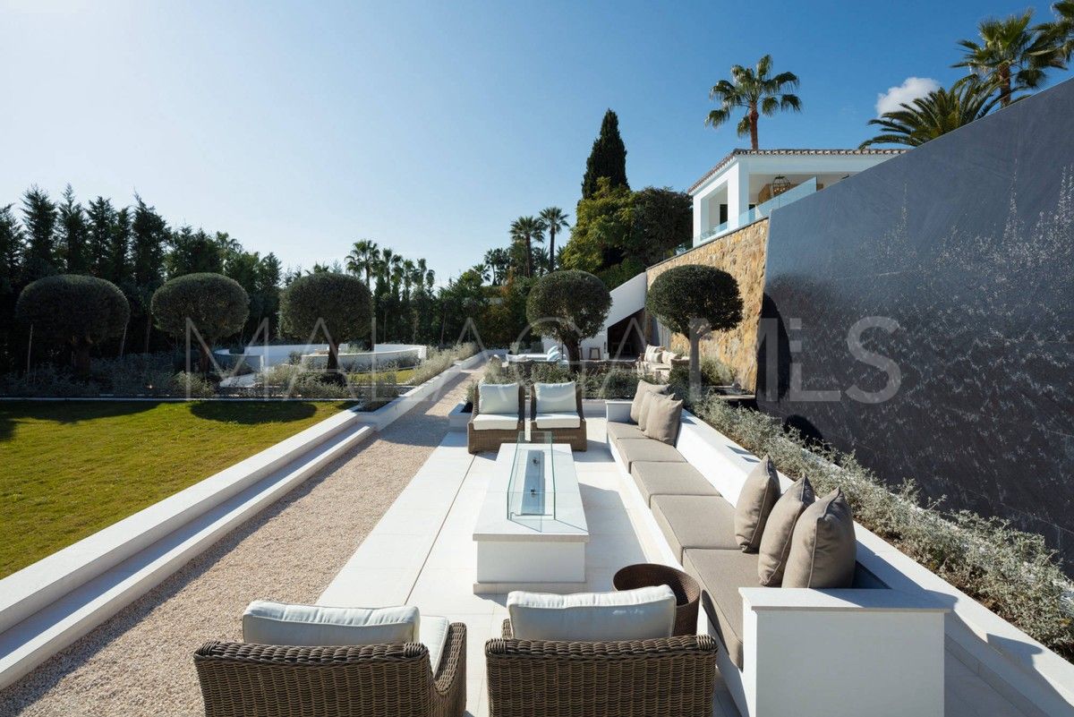 Villa for sale in Nueva Andalucia