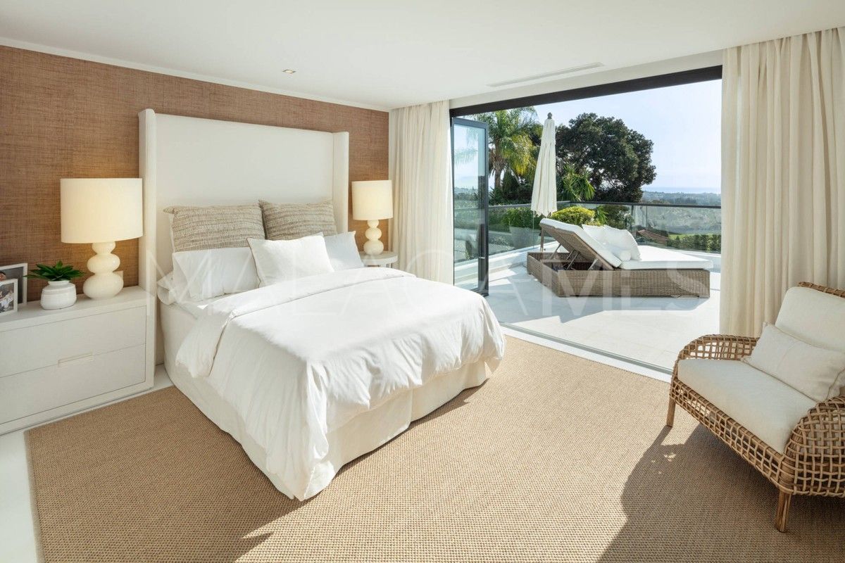 Villa for sale in Nueva Andalucia