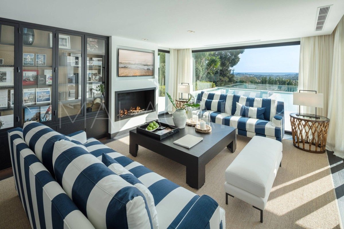 Villa for sale in Nueva Andalucia