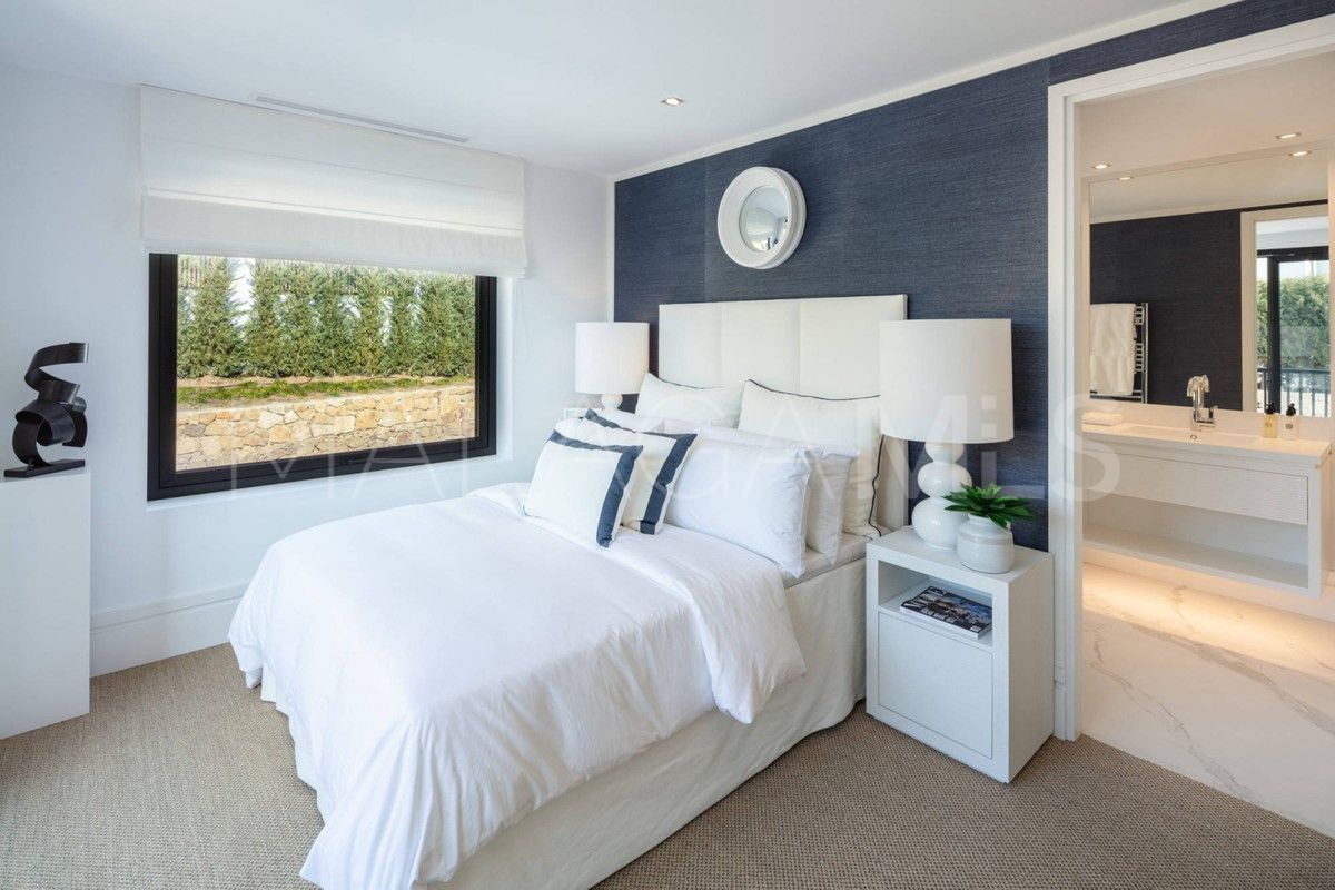 Villa for sale in Nueva Andalucia