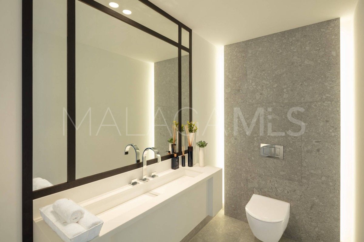 Villa for sale in Nueva Andalucia