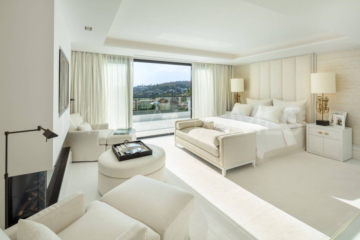 Villa for sale in Nueva Andalucia