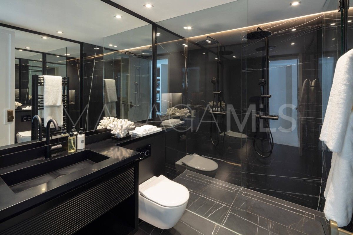 Villa for sale in Nueva Andalucia