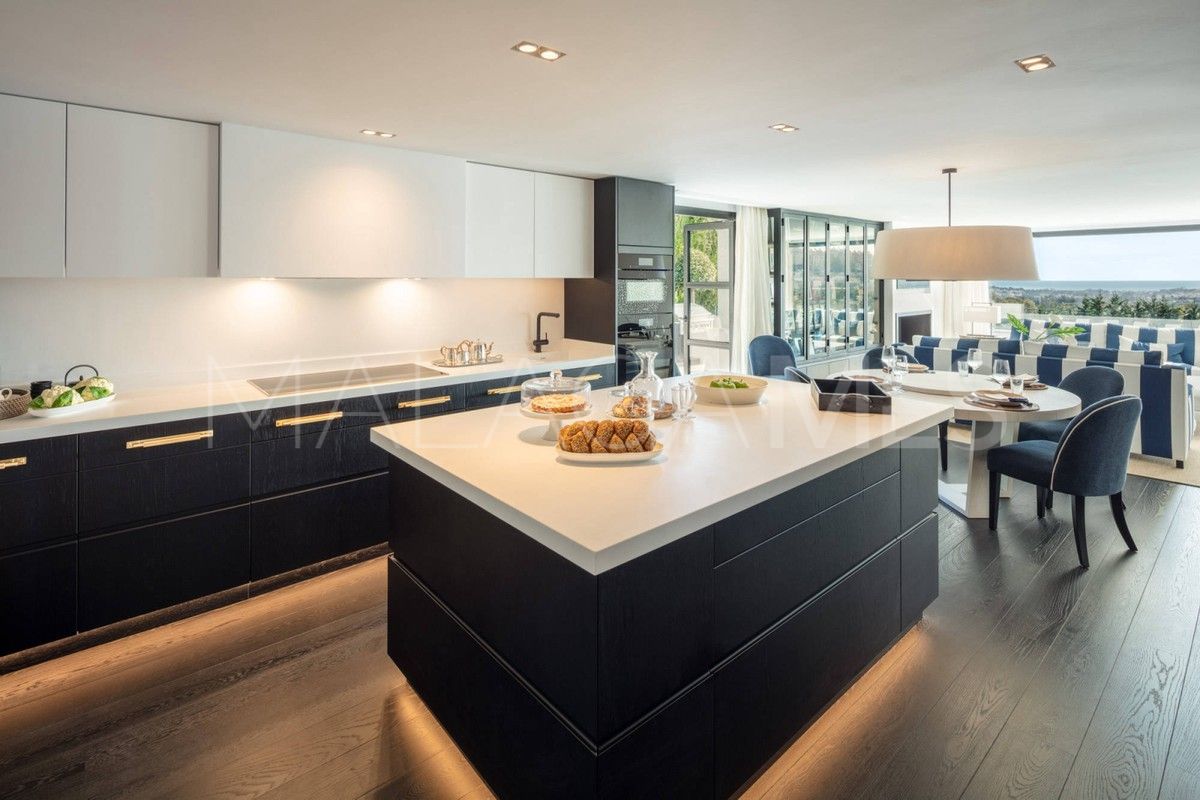 Villa for sale in Nueva Andalucia