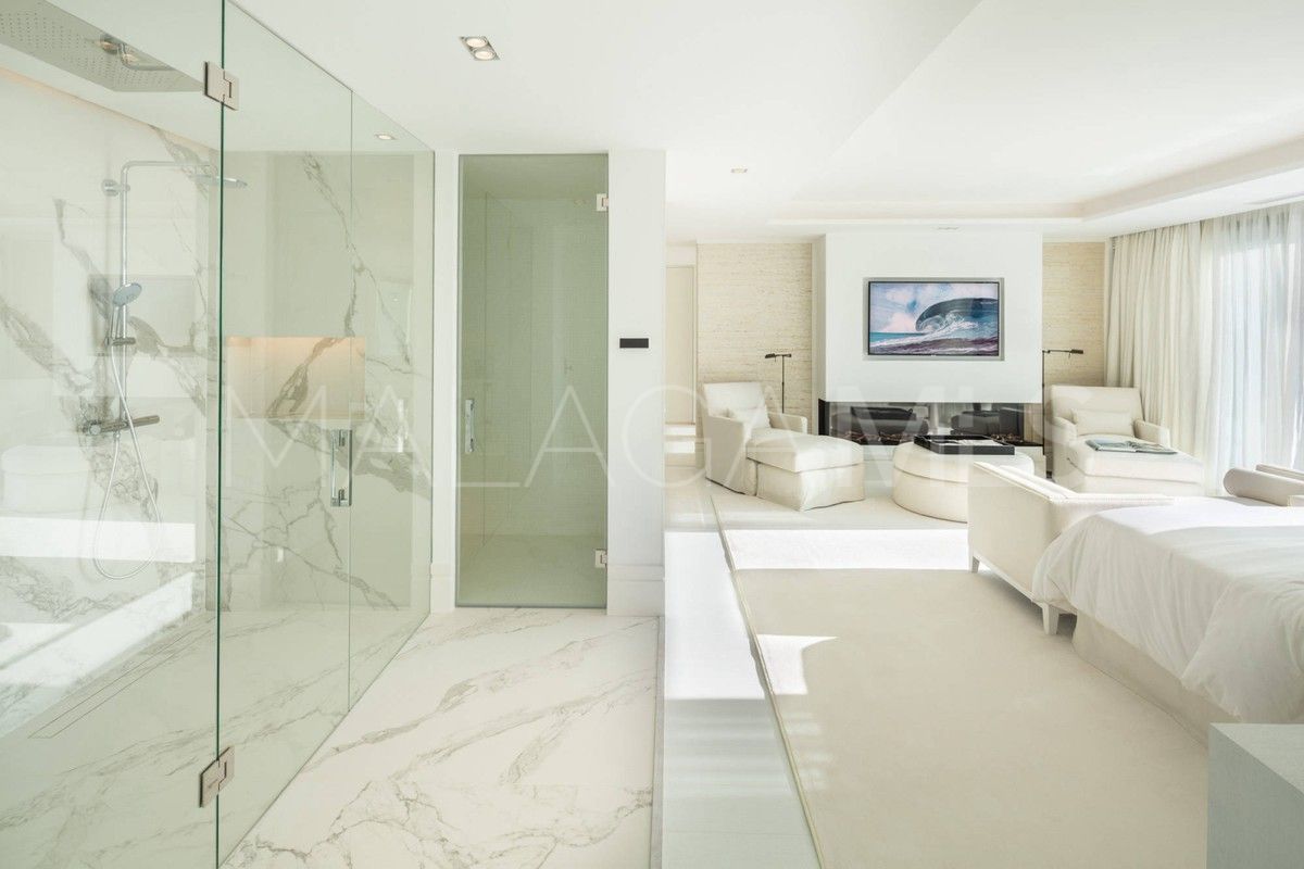 Villa for sale in Nueva Andalucia