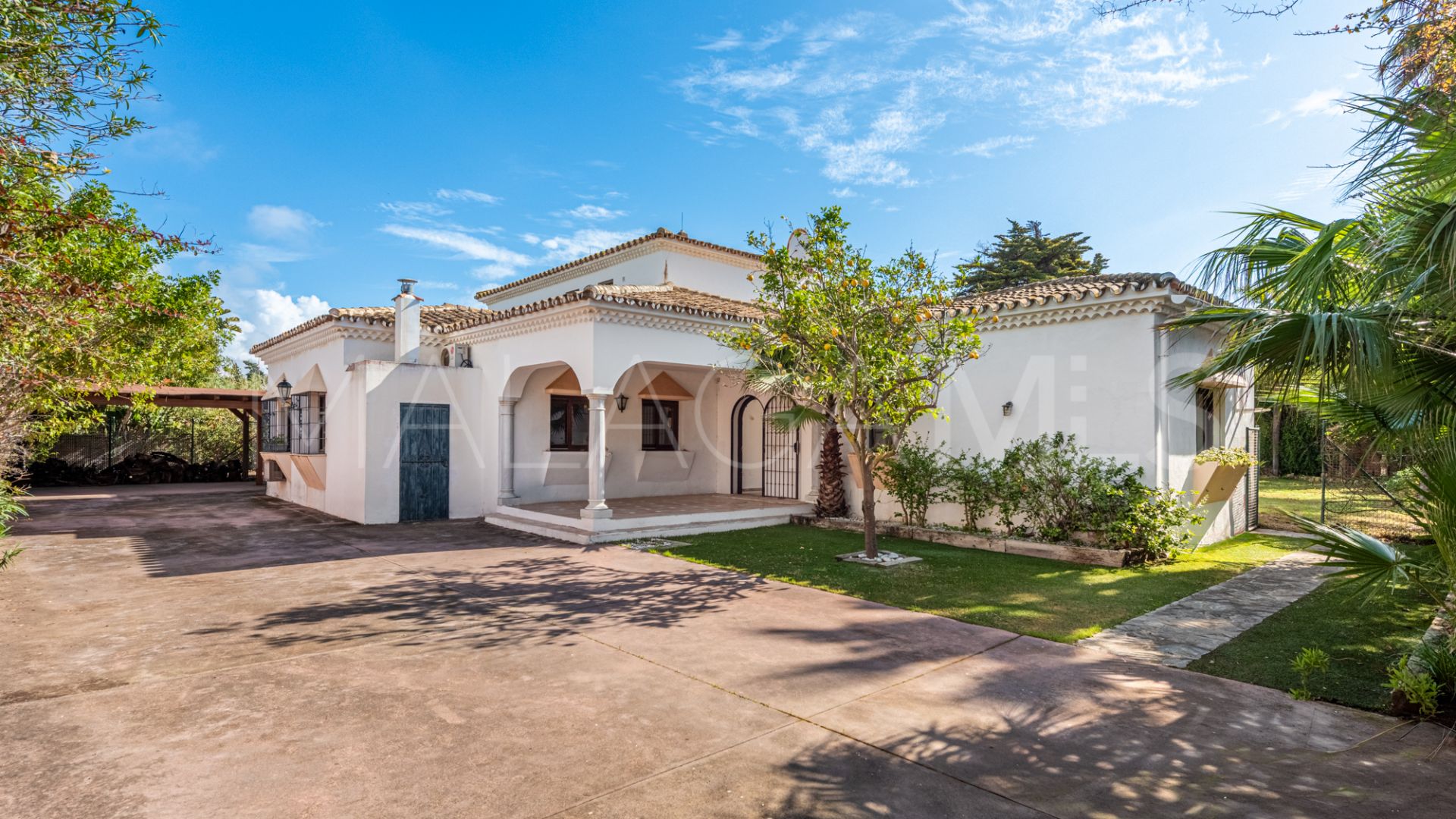 Villa for sale in Beach Side New Golden Mile