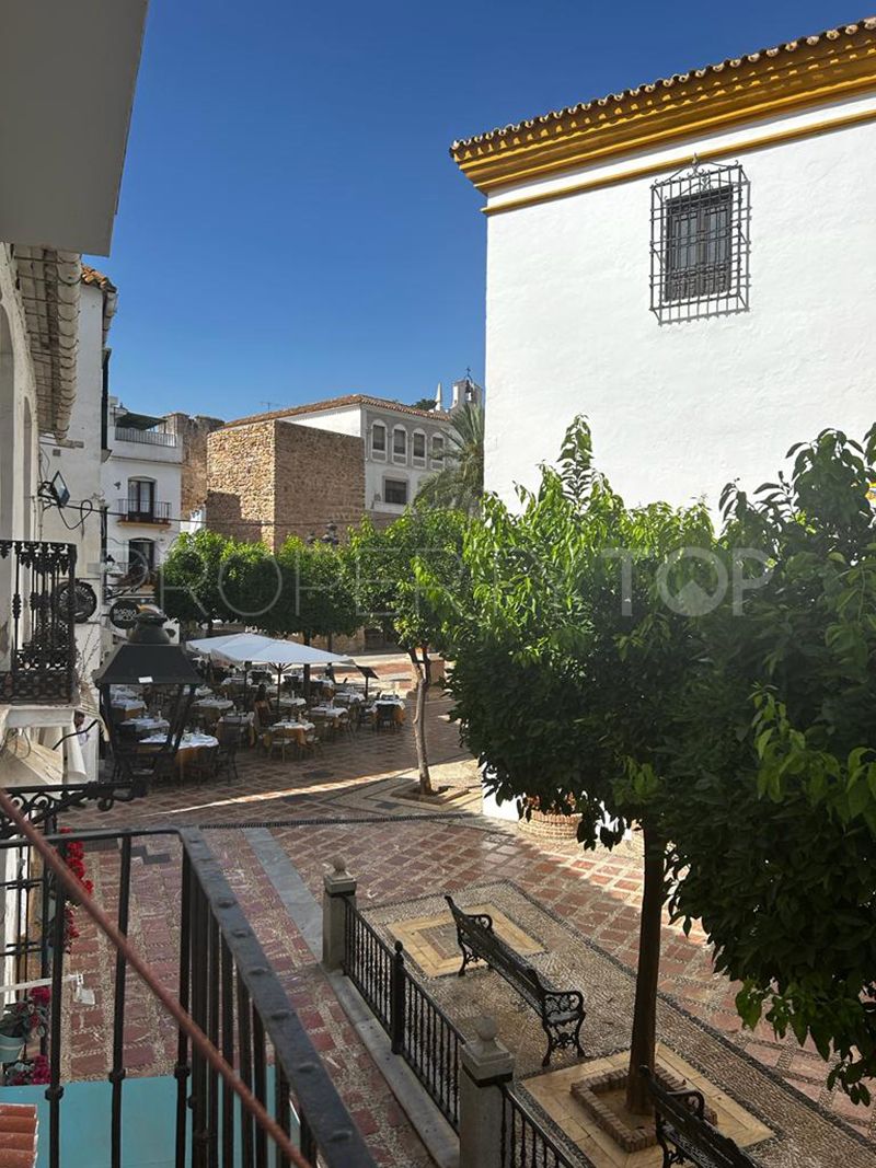 Atico duplex con 2 dormitorios en venta en Marbella Centro