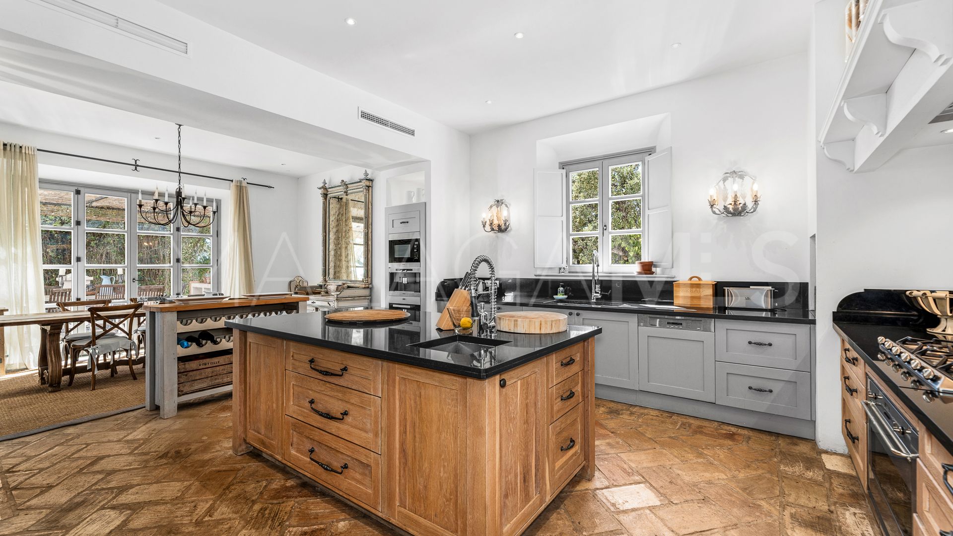 Villa for sale in Ctra. De Ronda