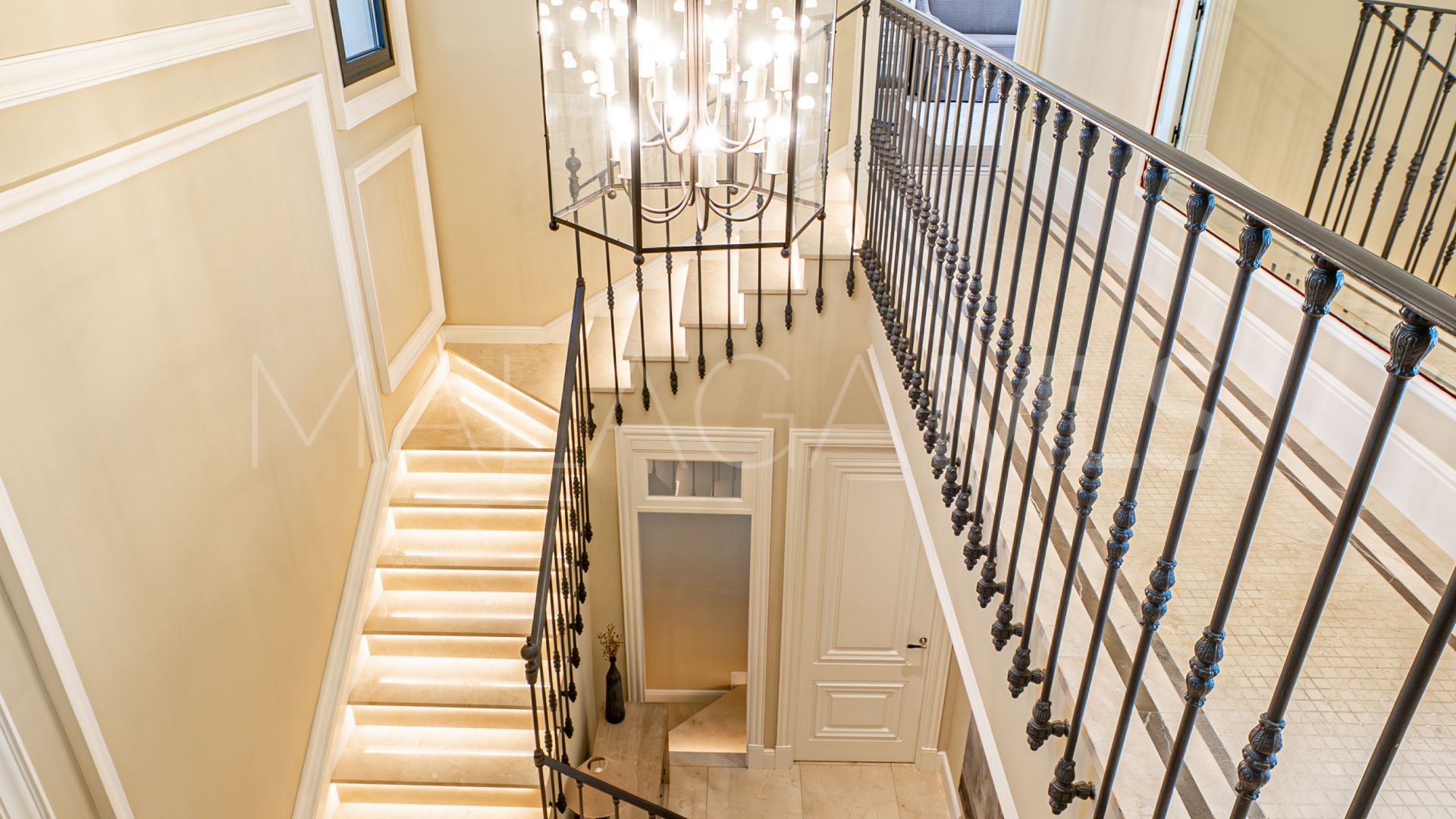 Villa for sale in New Golden Mile