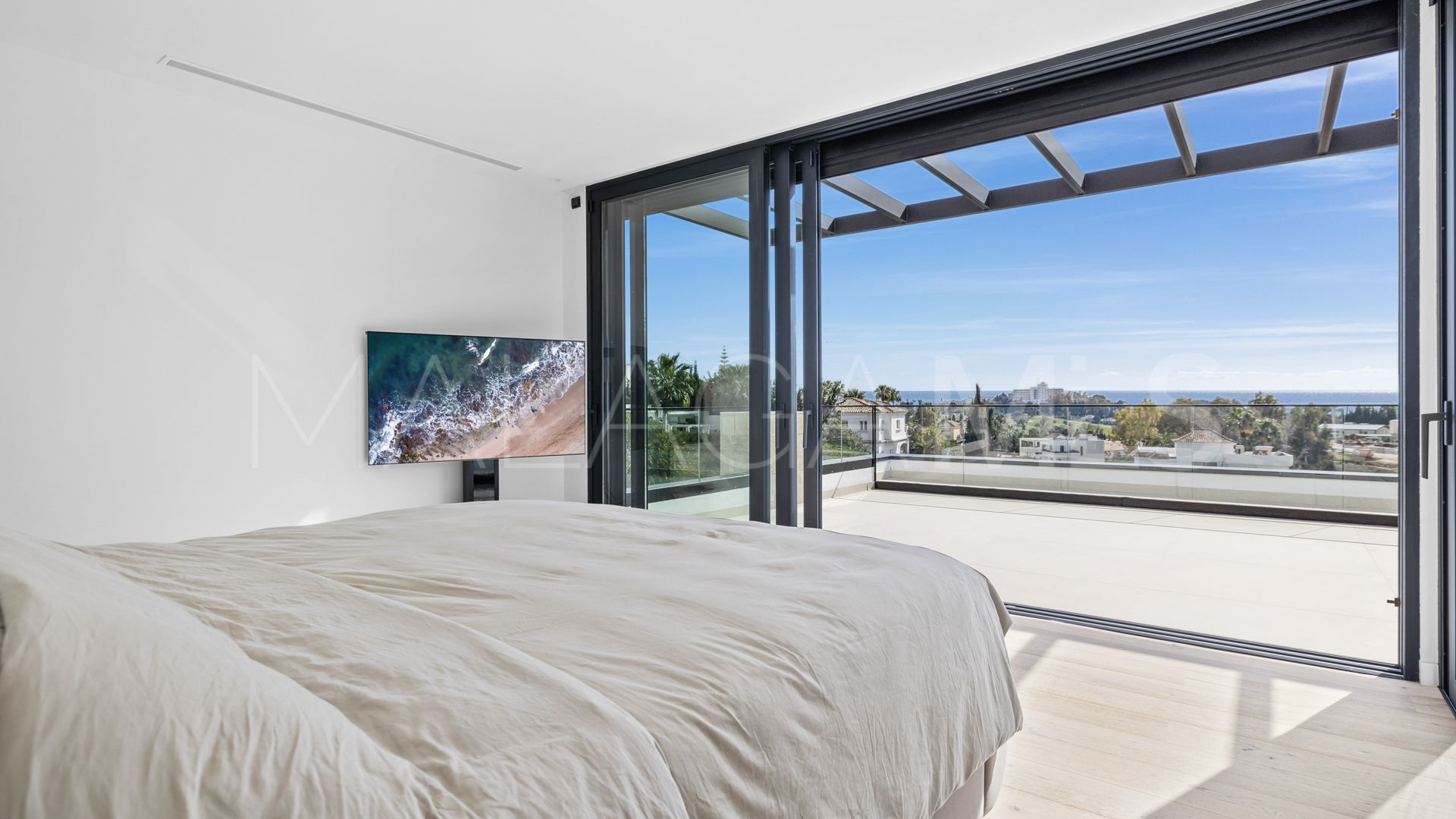 Villa for sale in New Golden Mile