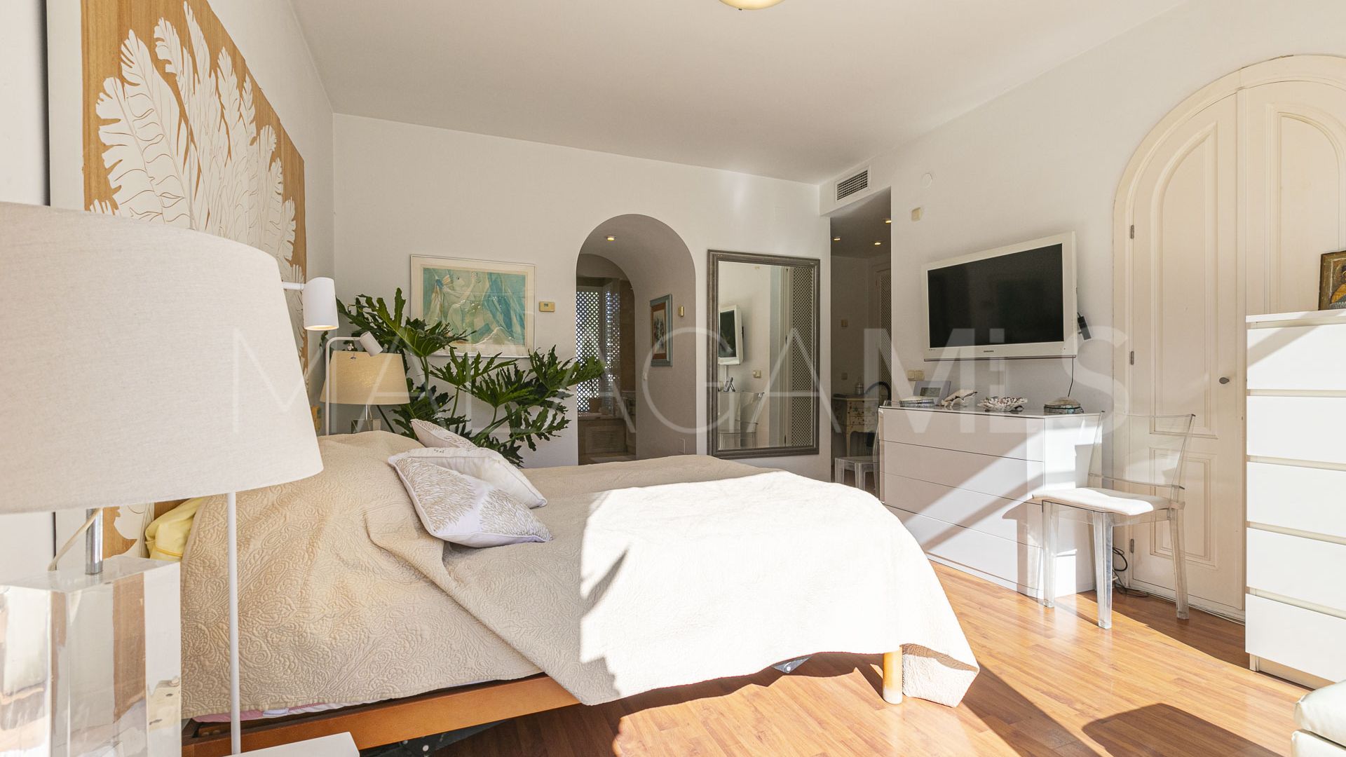 4 bedrooms New Golden Mile villa for sale