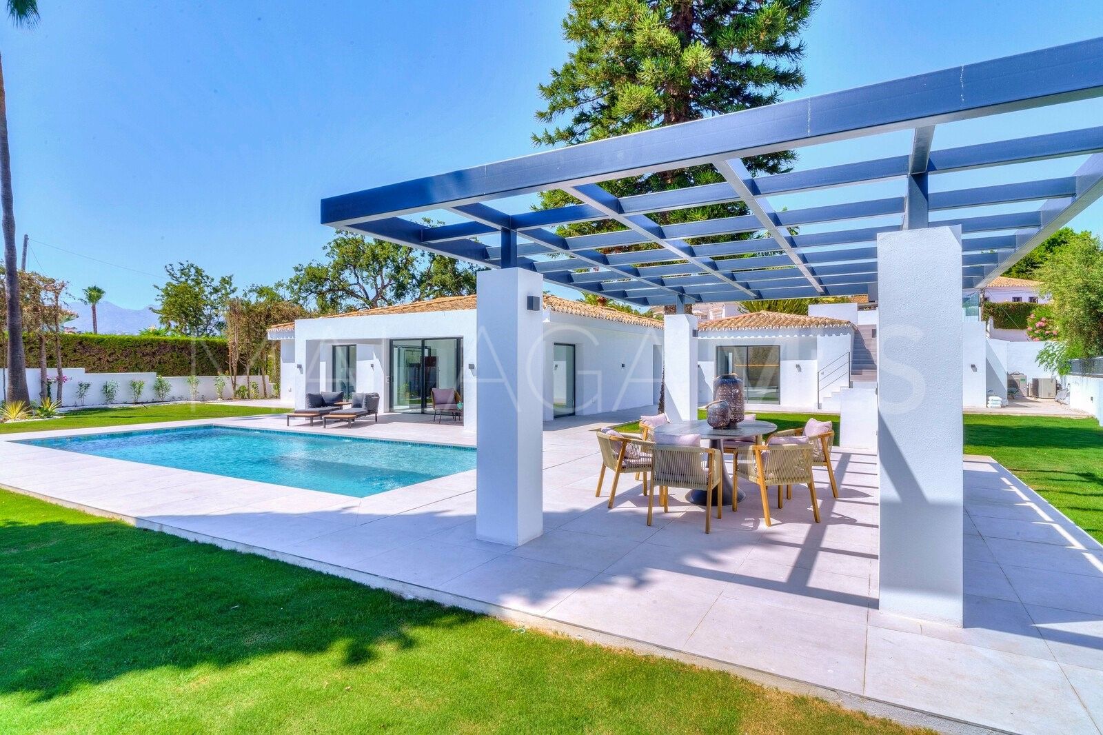 Villa for sale in Marbella East