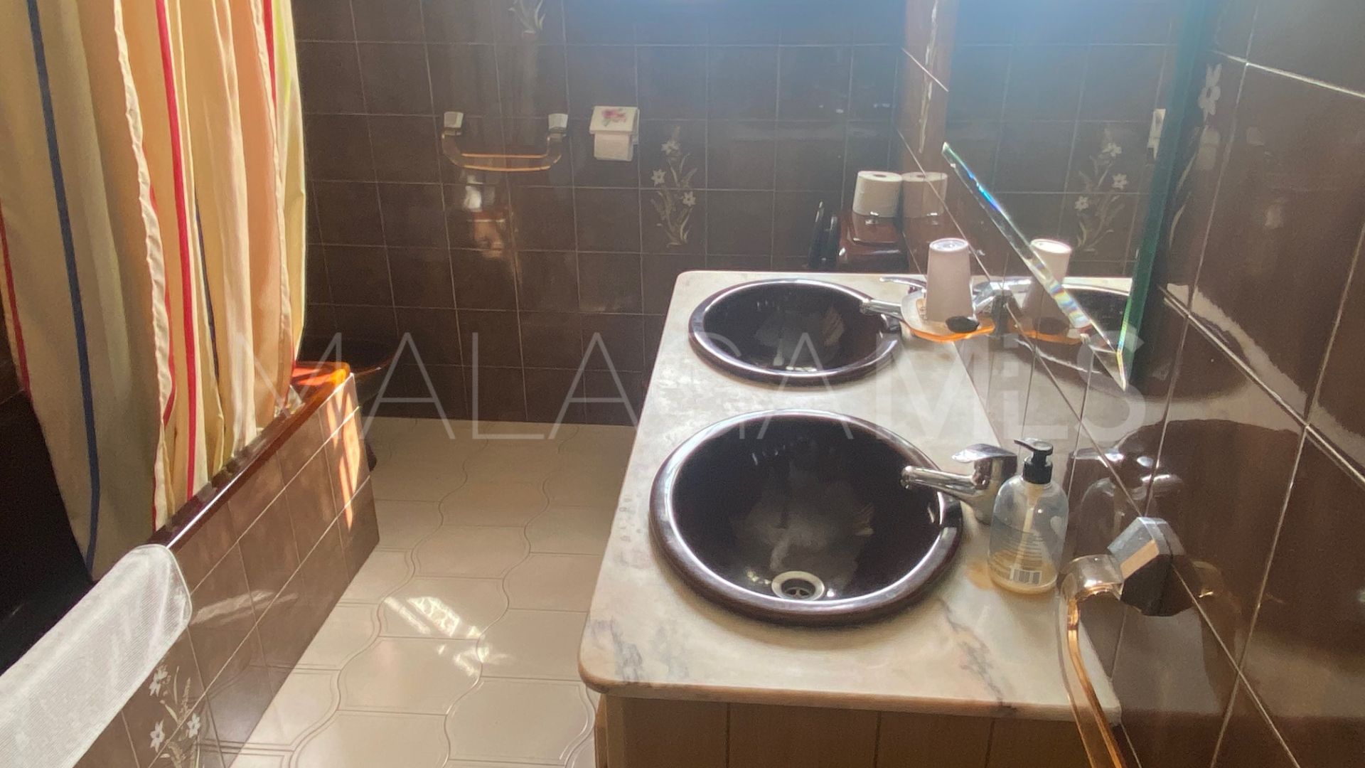 Villa for sale in New Golden Mile