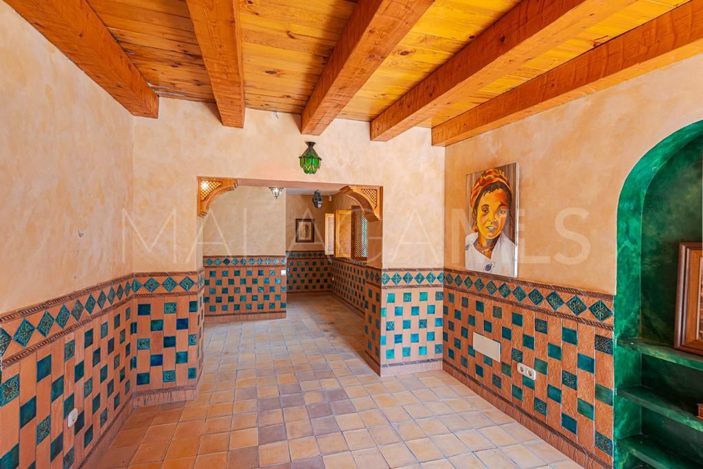 For sale villa in New Golden Mile