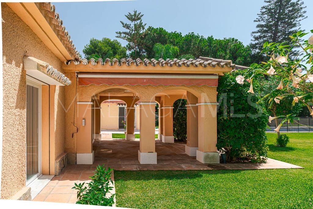 For sale villa in New Golden Mile