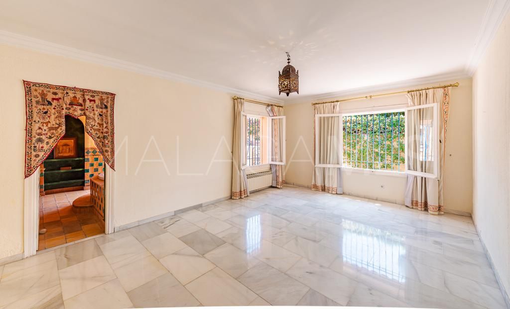 For sale villa in New Golden Mile