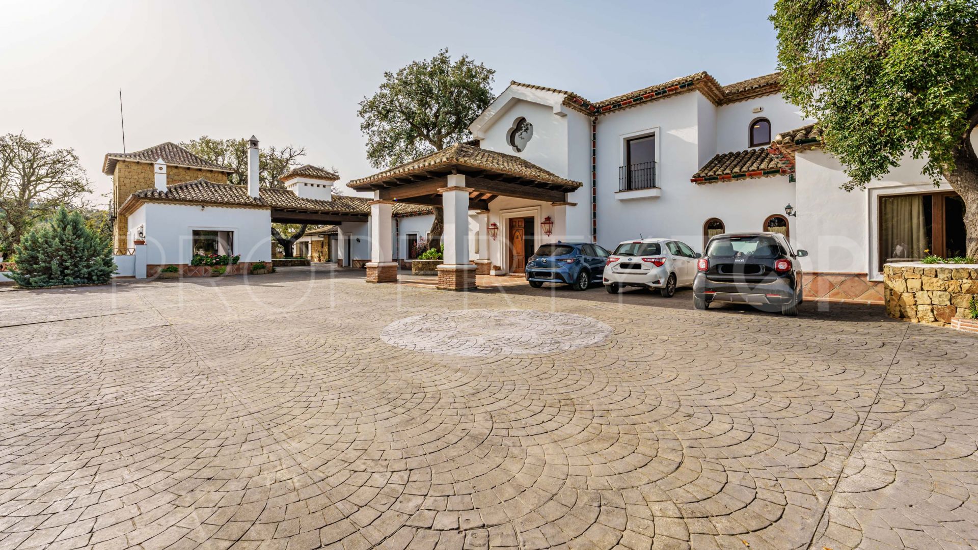 Se vende finca con 7 dormitorios en Marbella Este