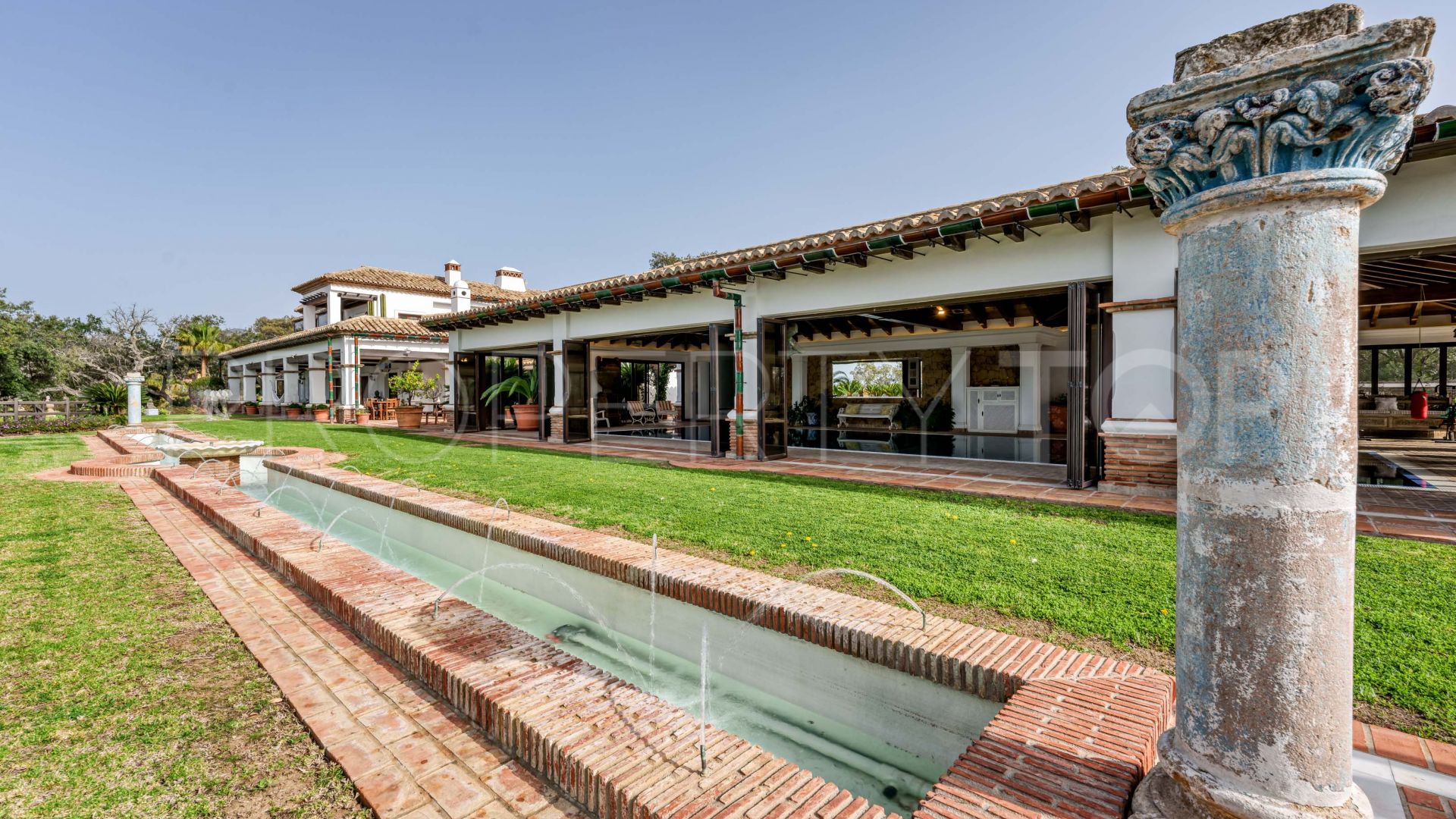 Finca with 7 bedrooms for sale in Marbella East