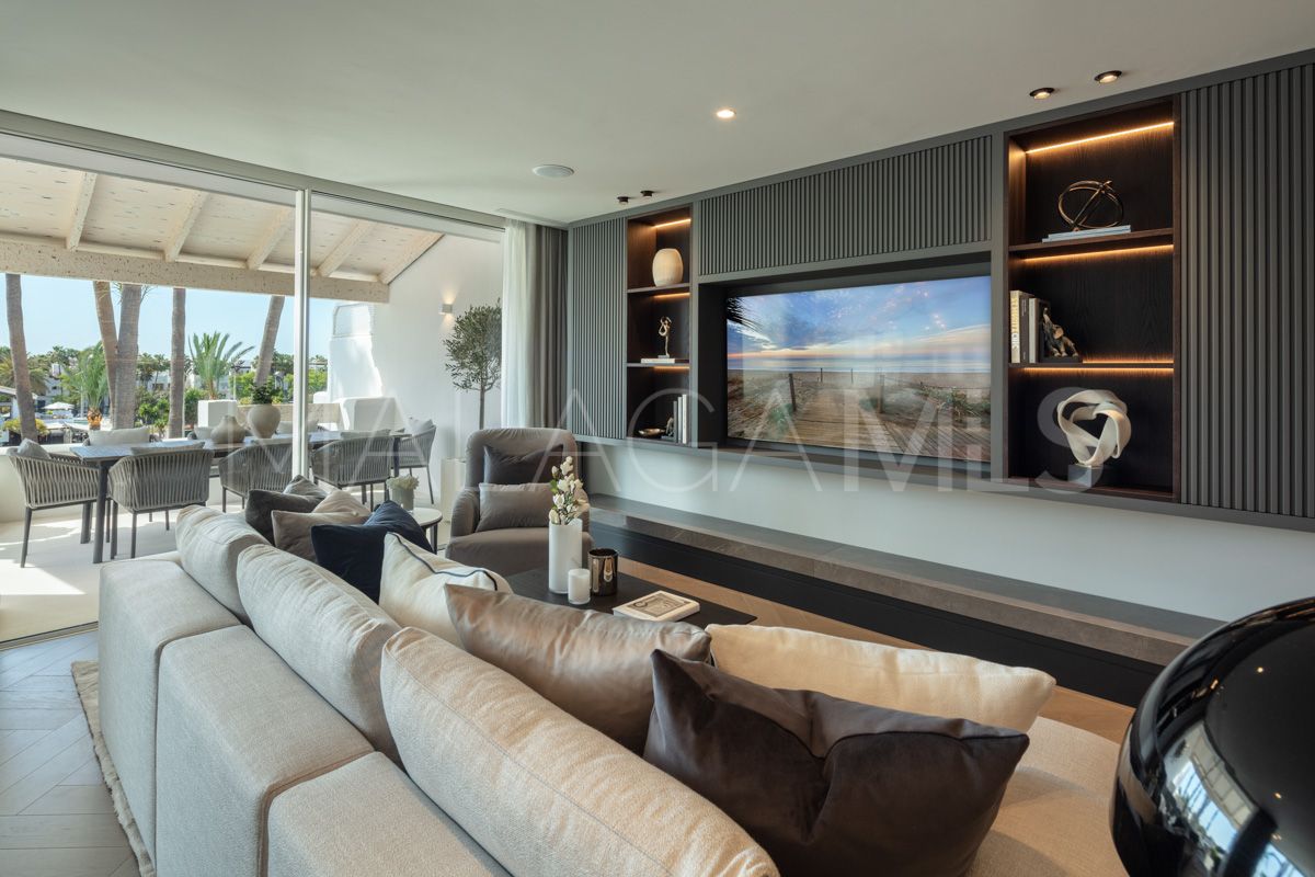 Duplex penthouse with 3 bedrooms for sale in Marbella Golden Mile