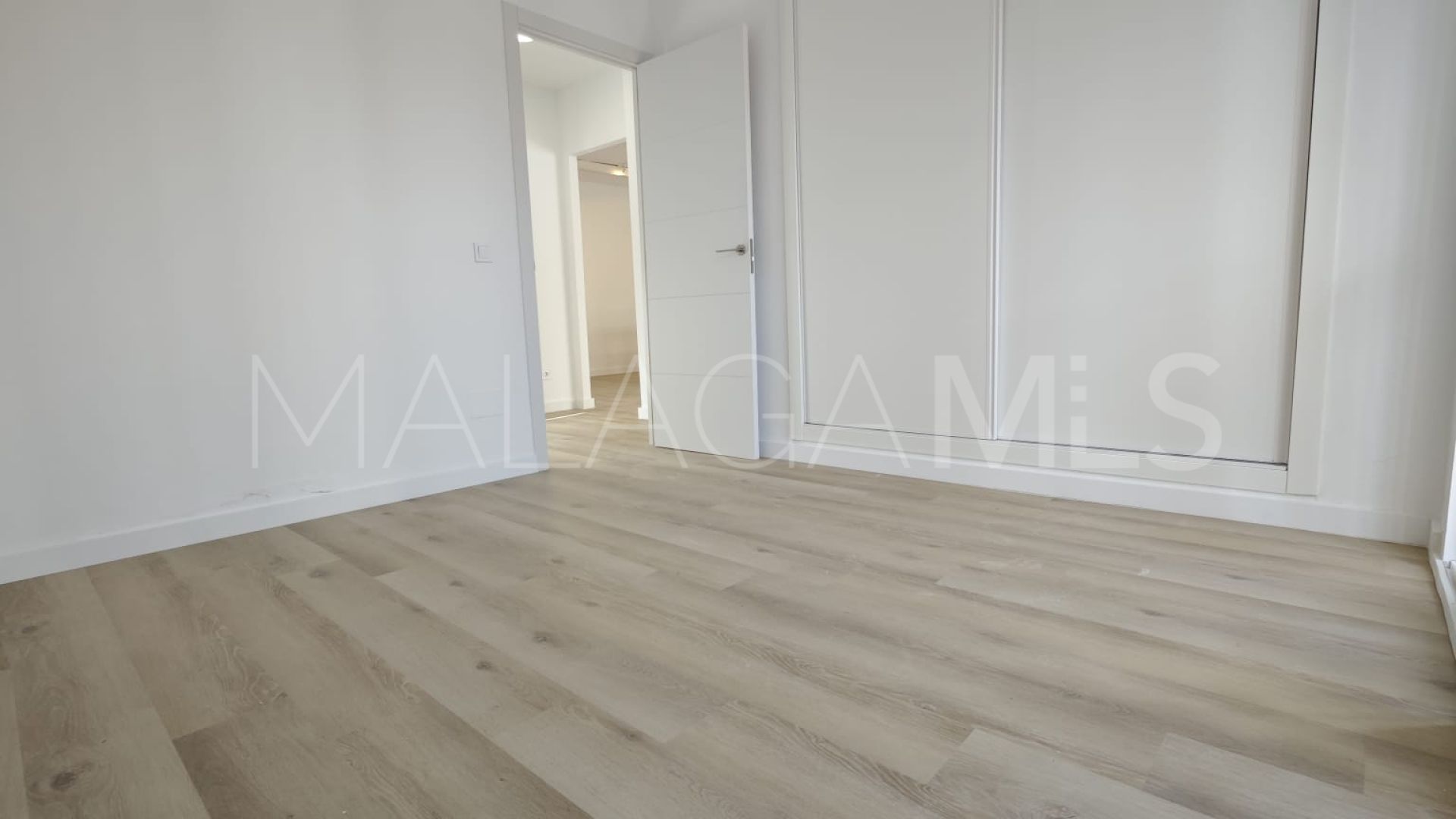 Markplanslägenhet for sale in New Golden Mile