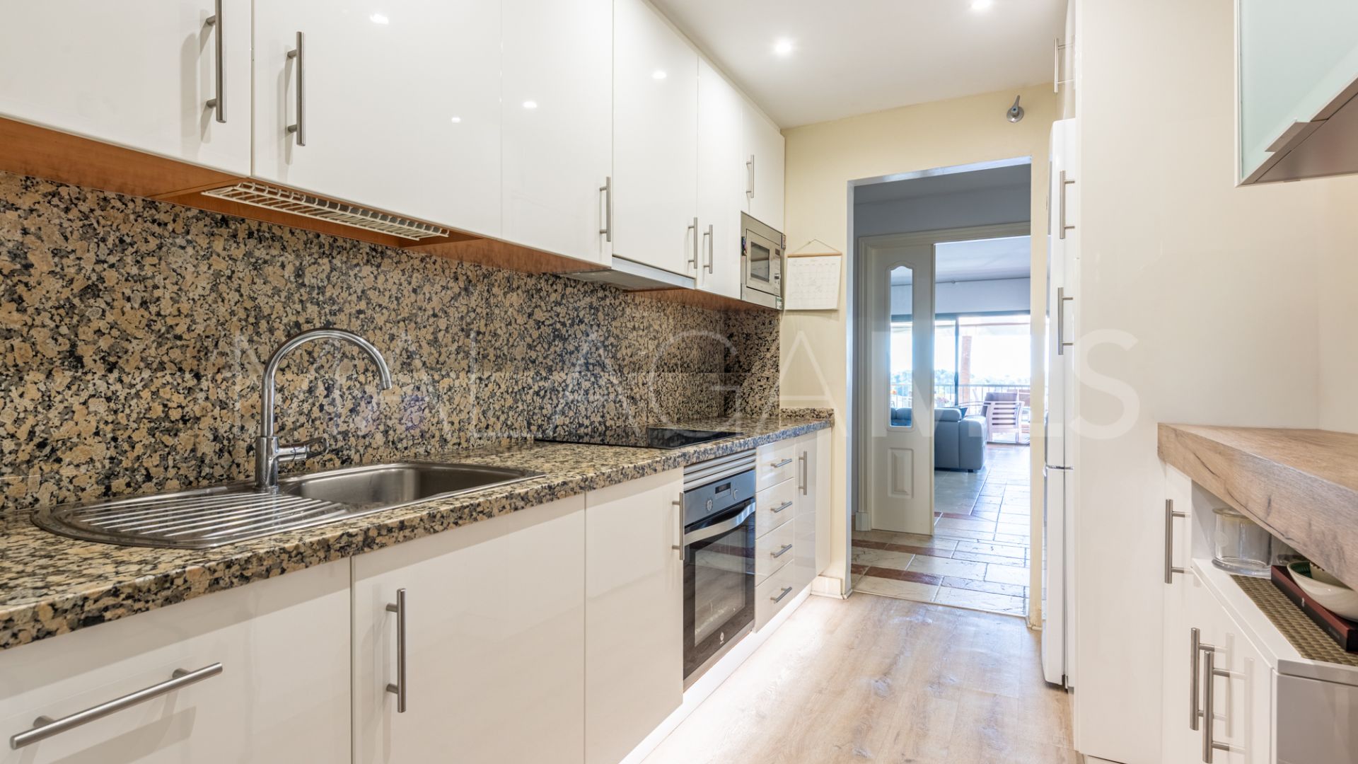 Se vende apartamento in New Golden Mile