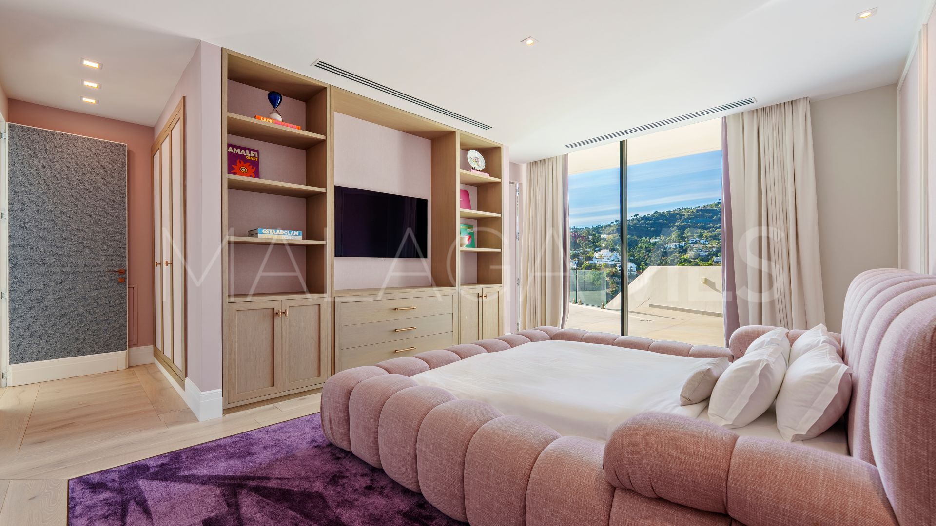 Villa for sale in Ctra. De Ronda