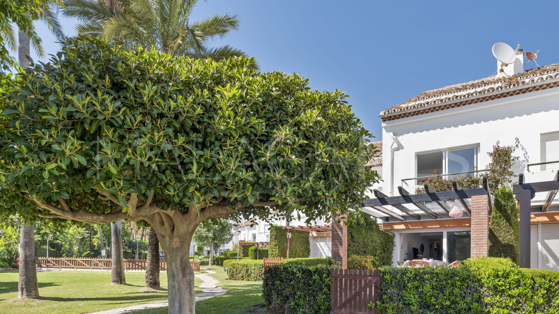 Town house for sale in Estepona