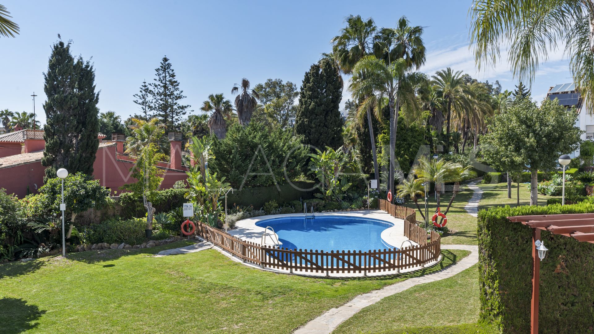 Town house for sale in Estepona