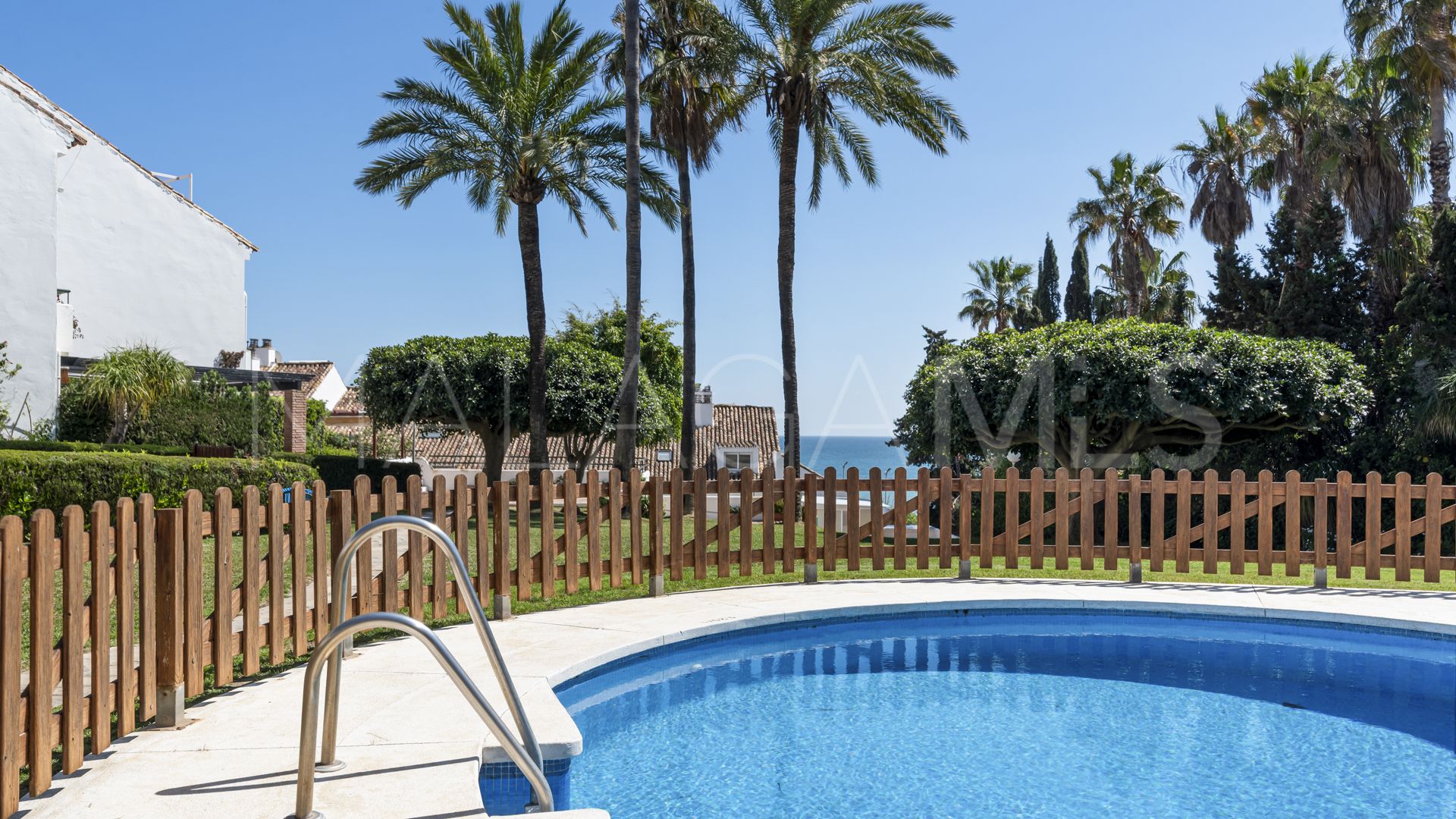 Town house for sale in Estepona