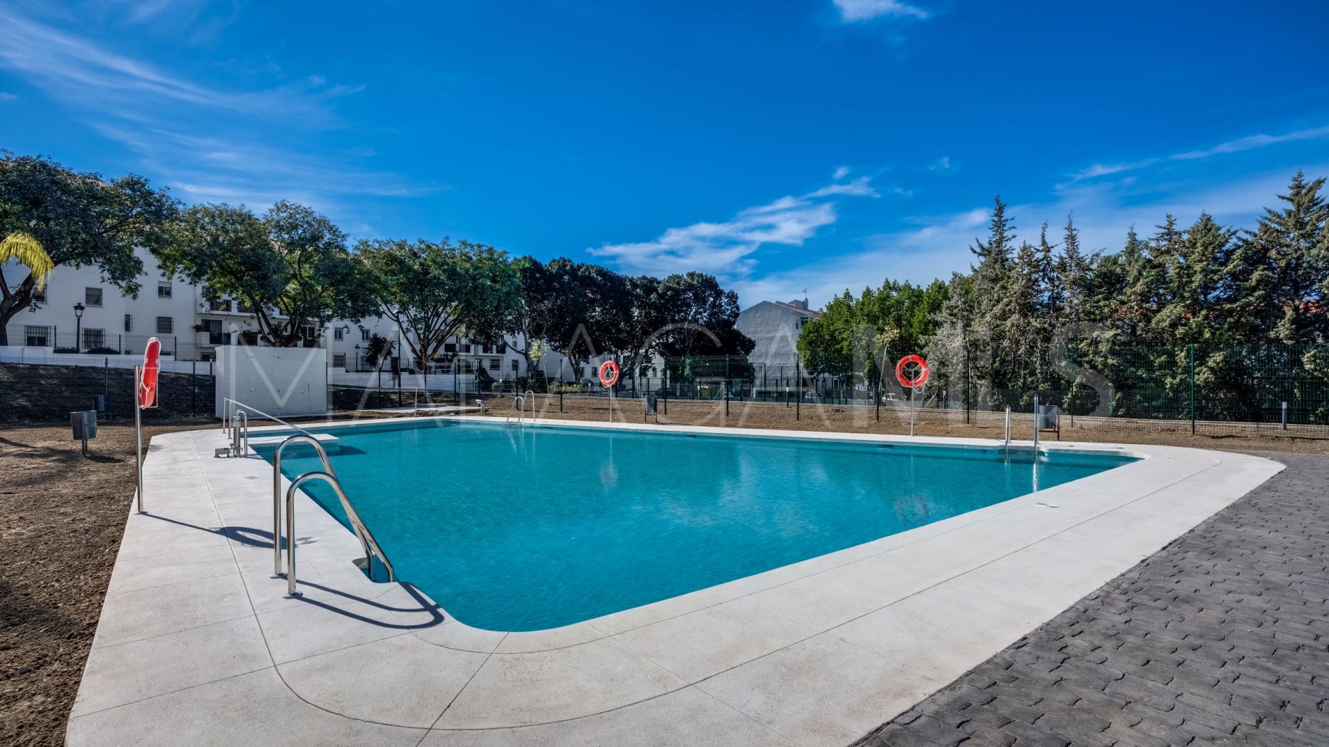 For sale 1 bedroom apartment in Estepona