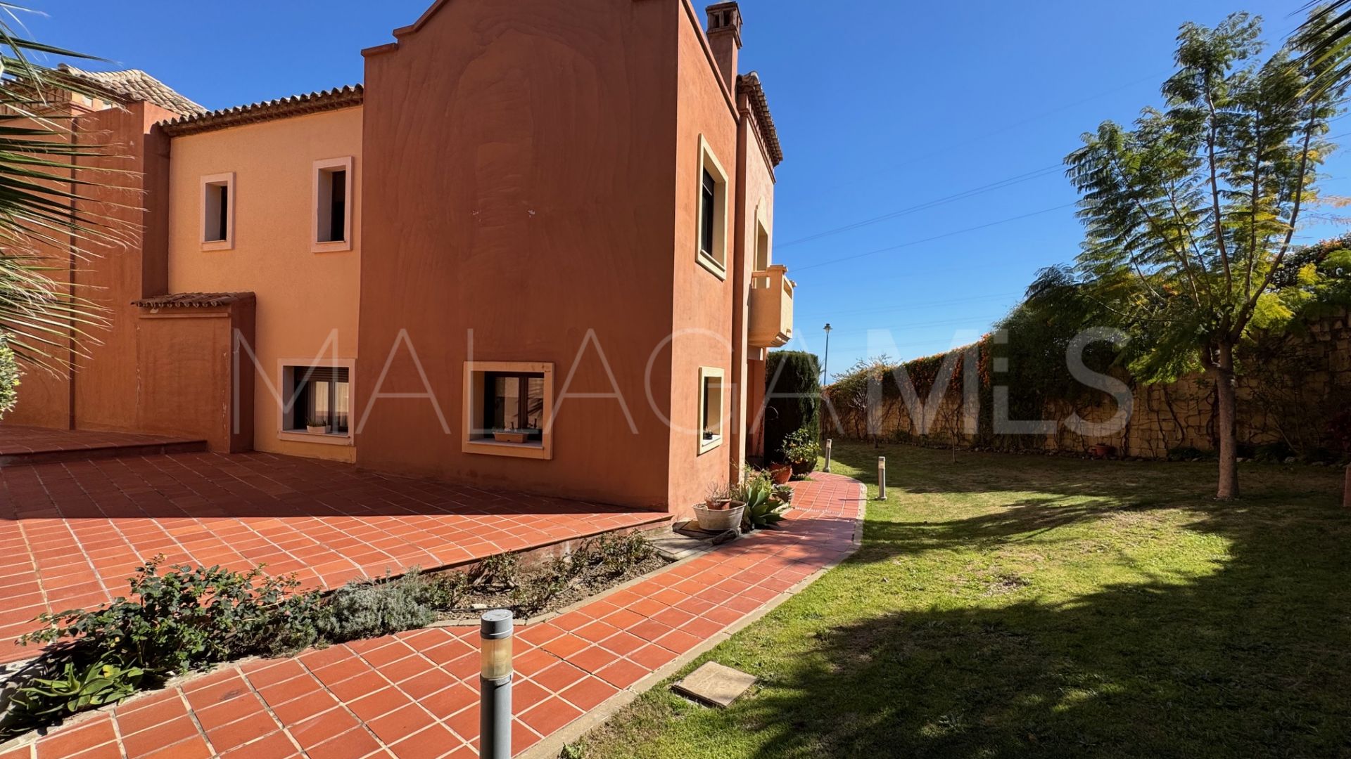 Buy town house in Estepona
