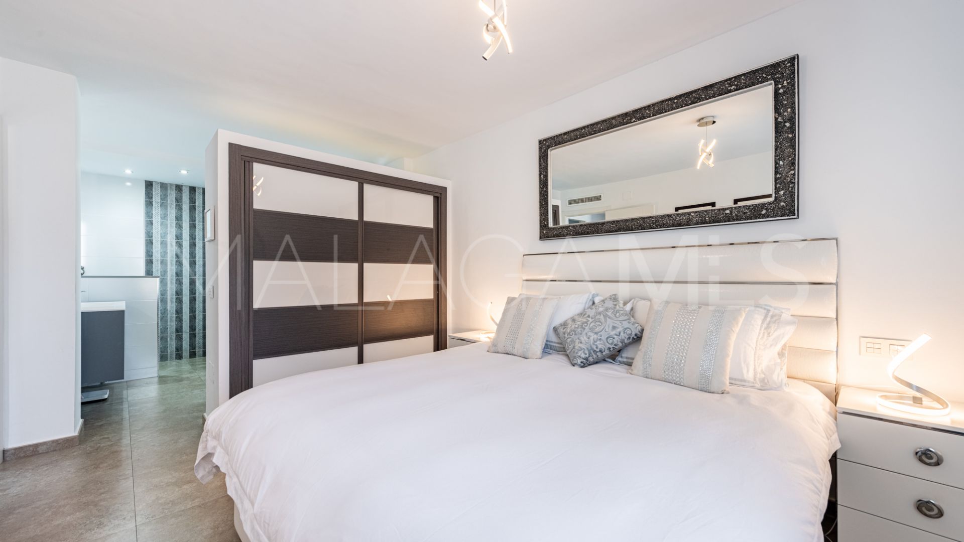 For sale 2 bedrooms apartment in Marbella Centro