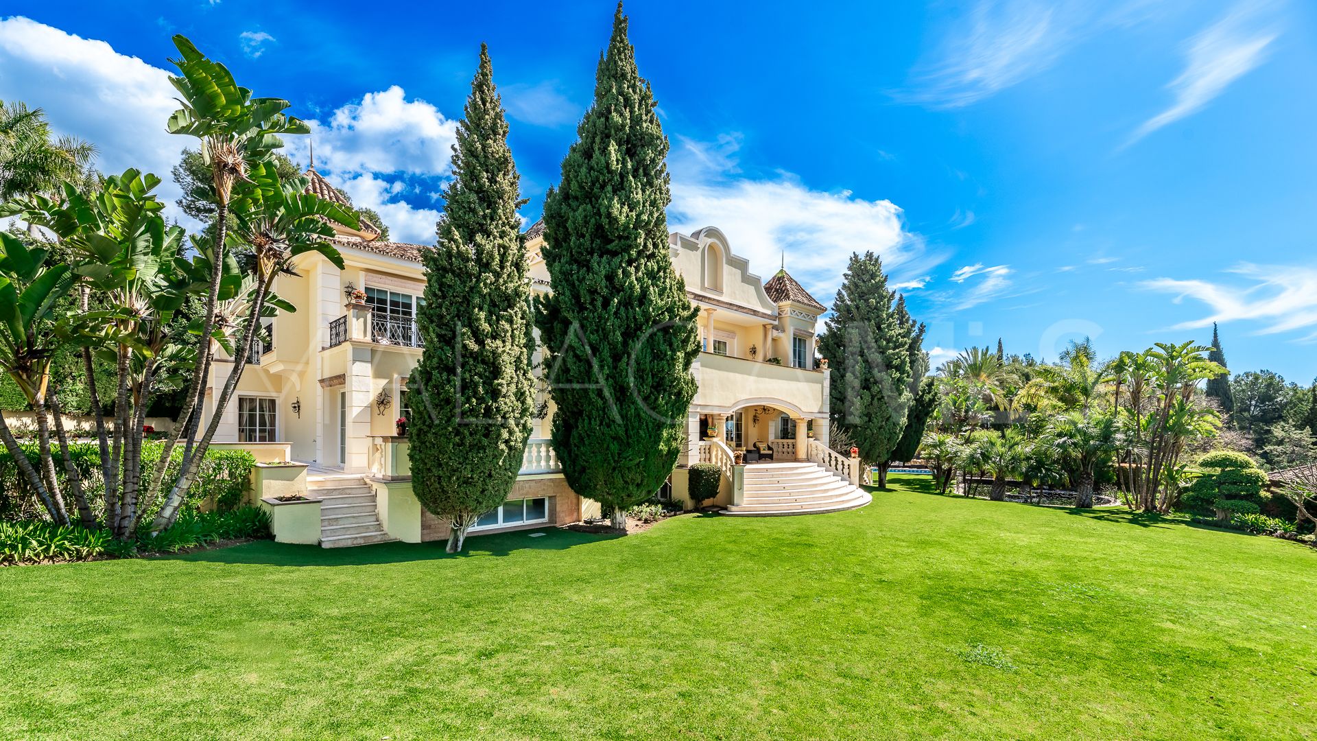 Buy villa in Marbella Golden Mile