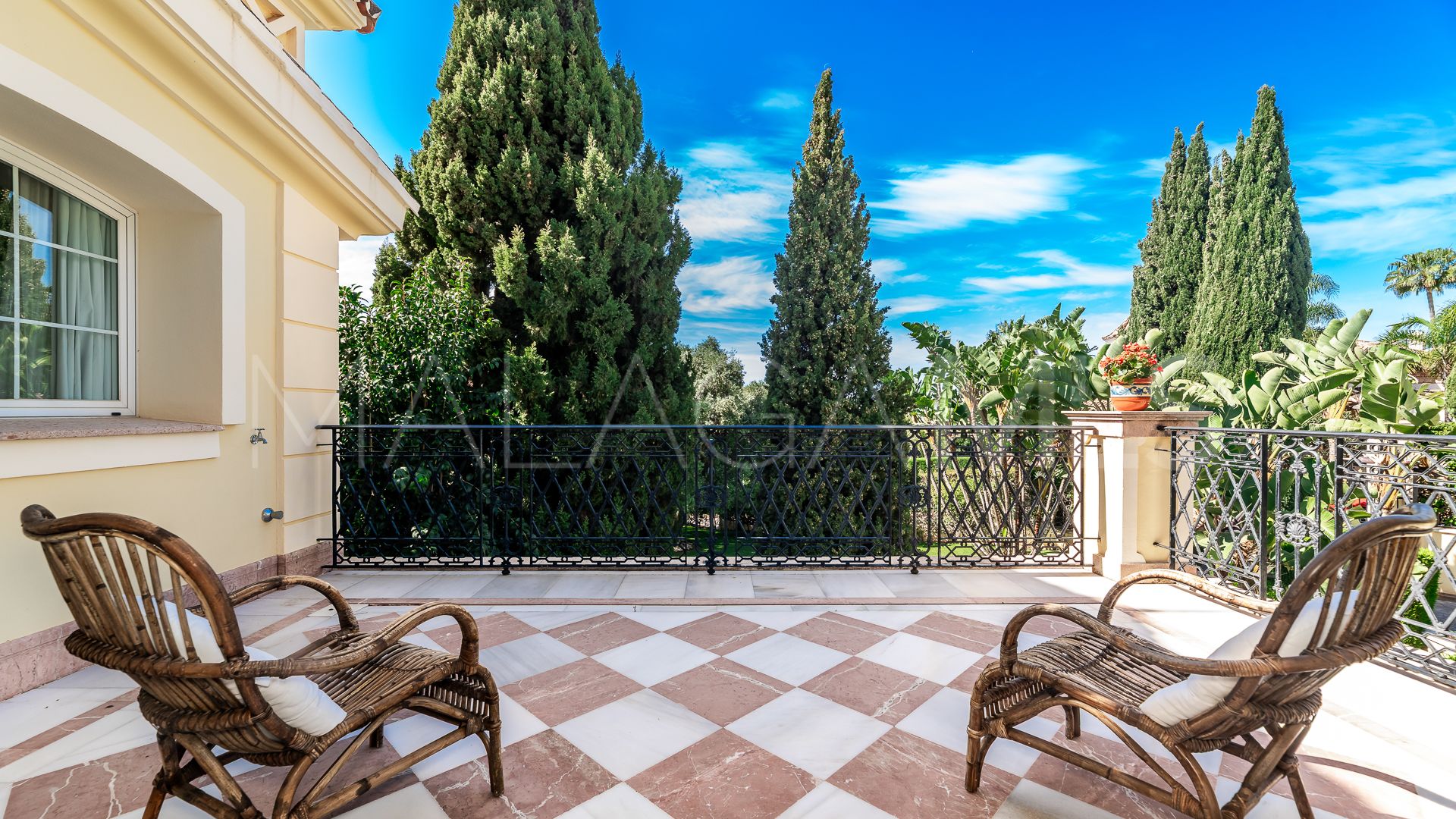 Buy villa in Marbella Golden Mile