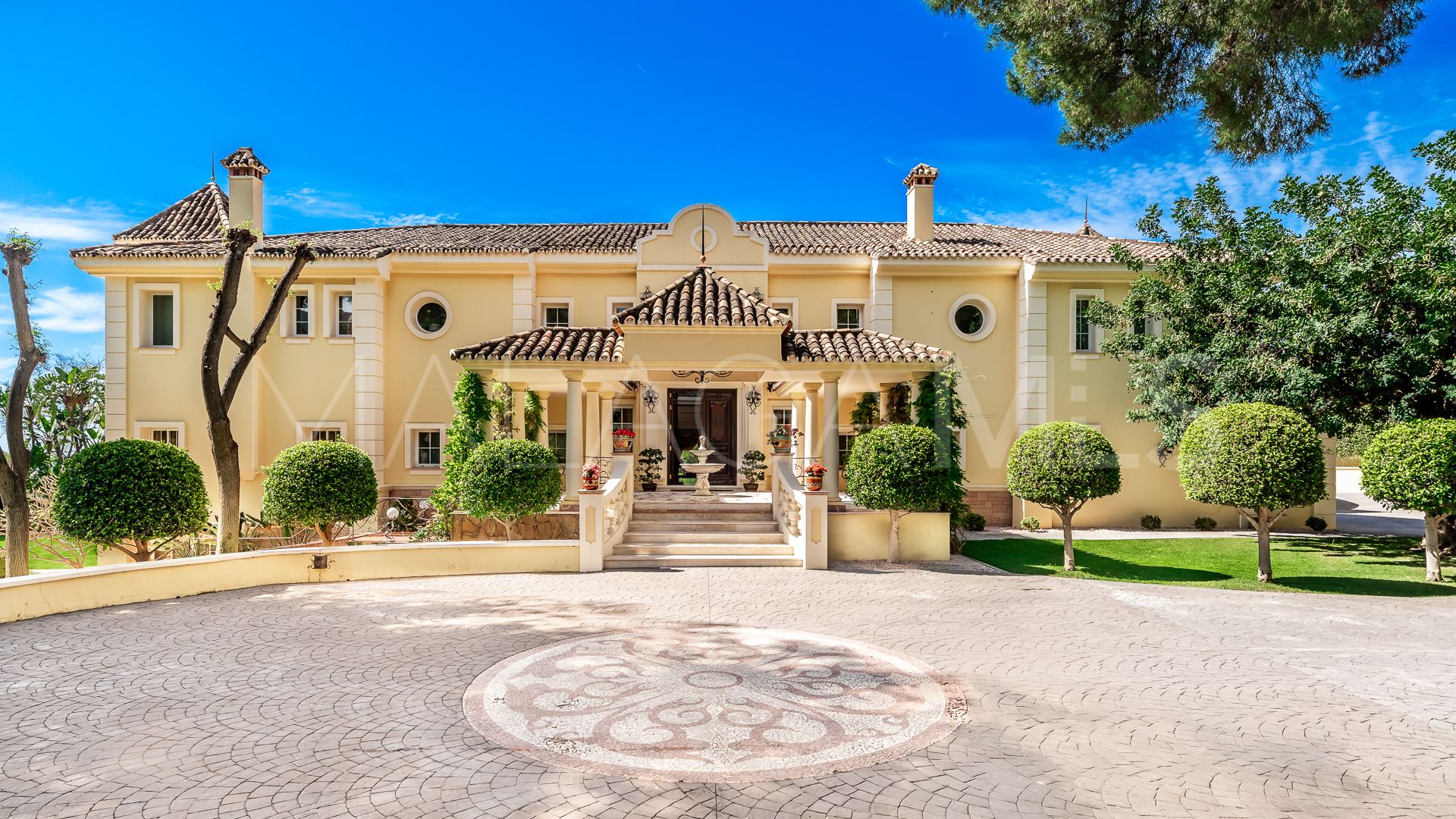 Buy villa in Marbella Golden Mile