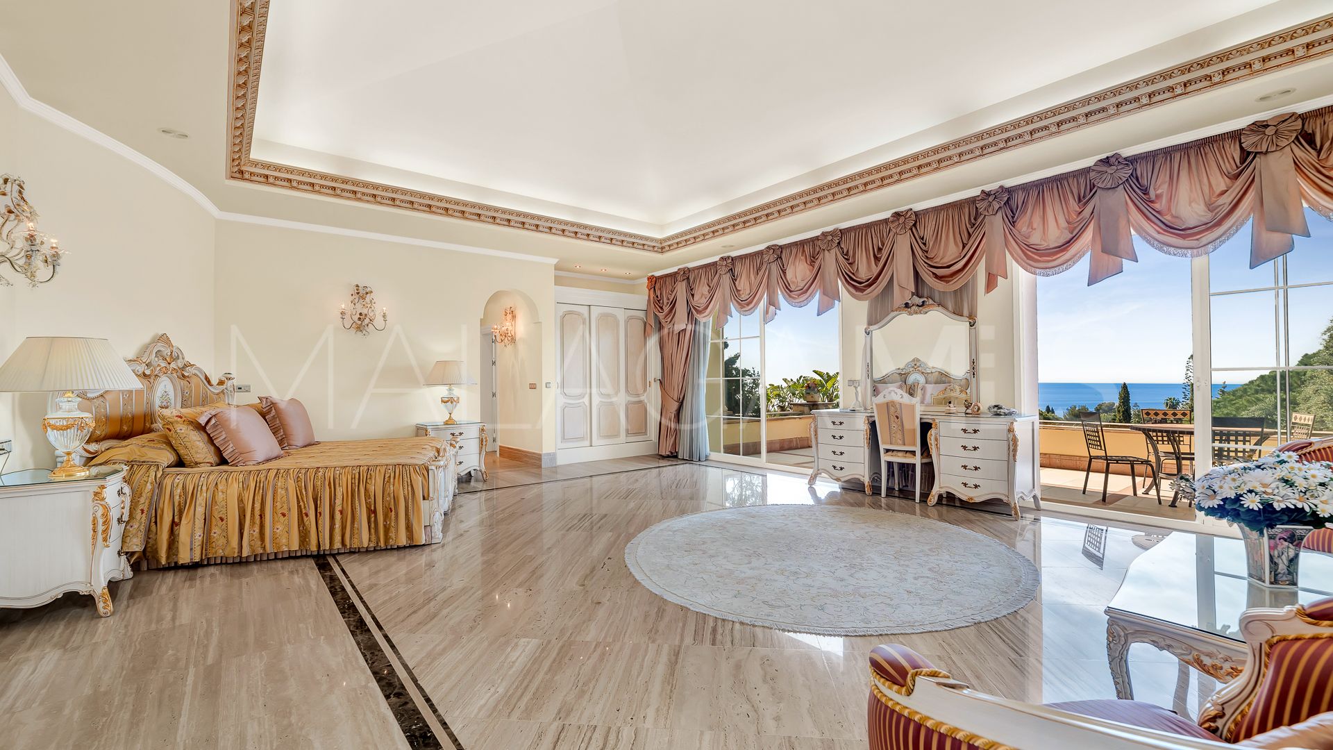 Buy villa in Marbella Golden Mile