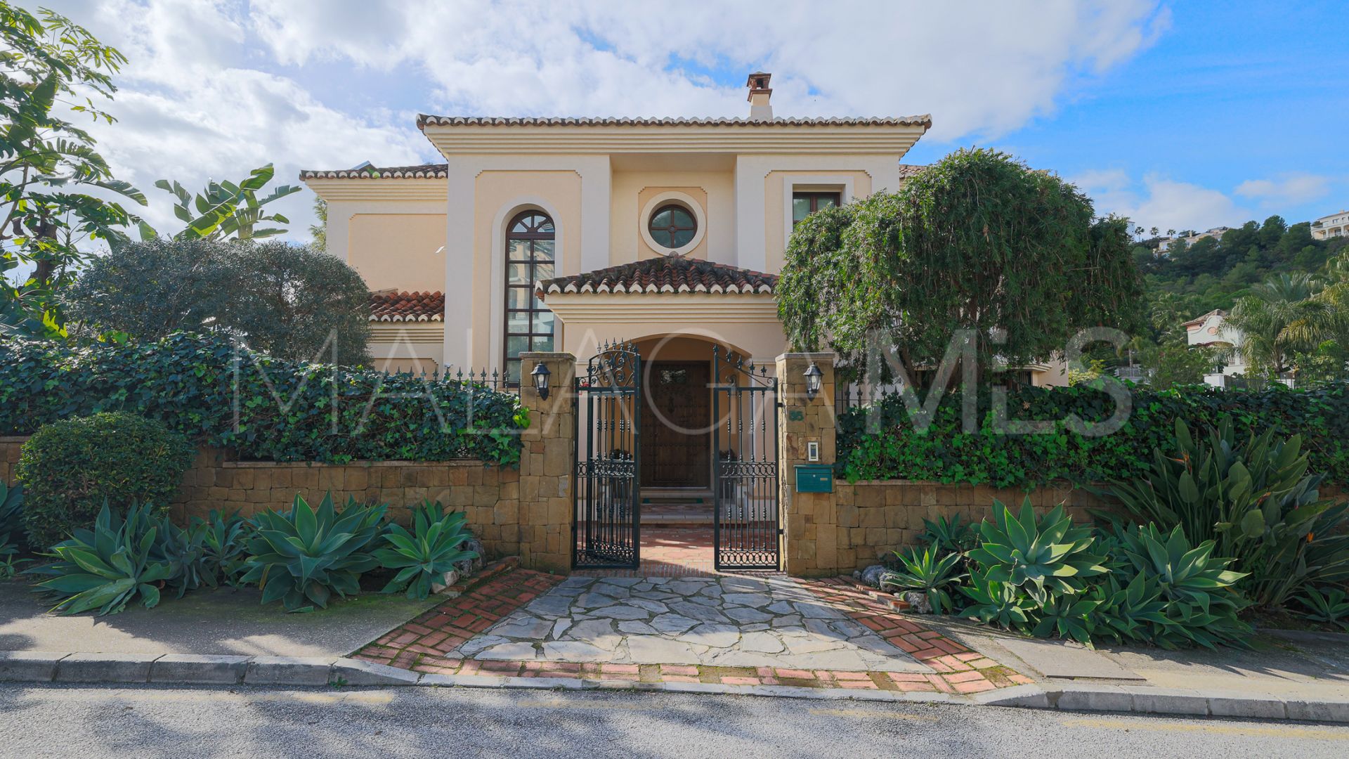 Villa for sale in Ctra. De Ronda