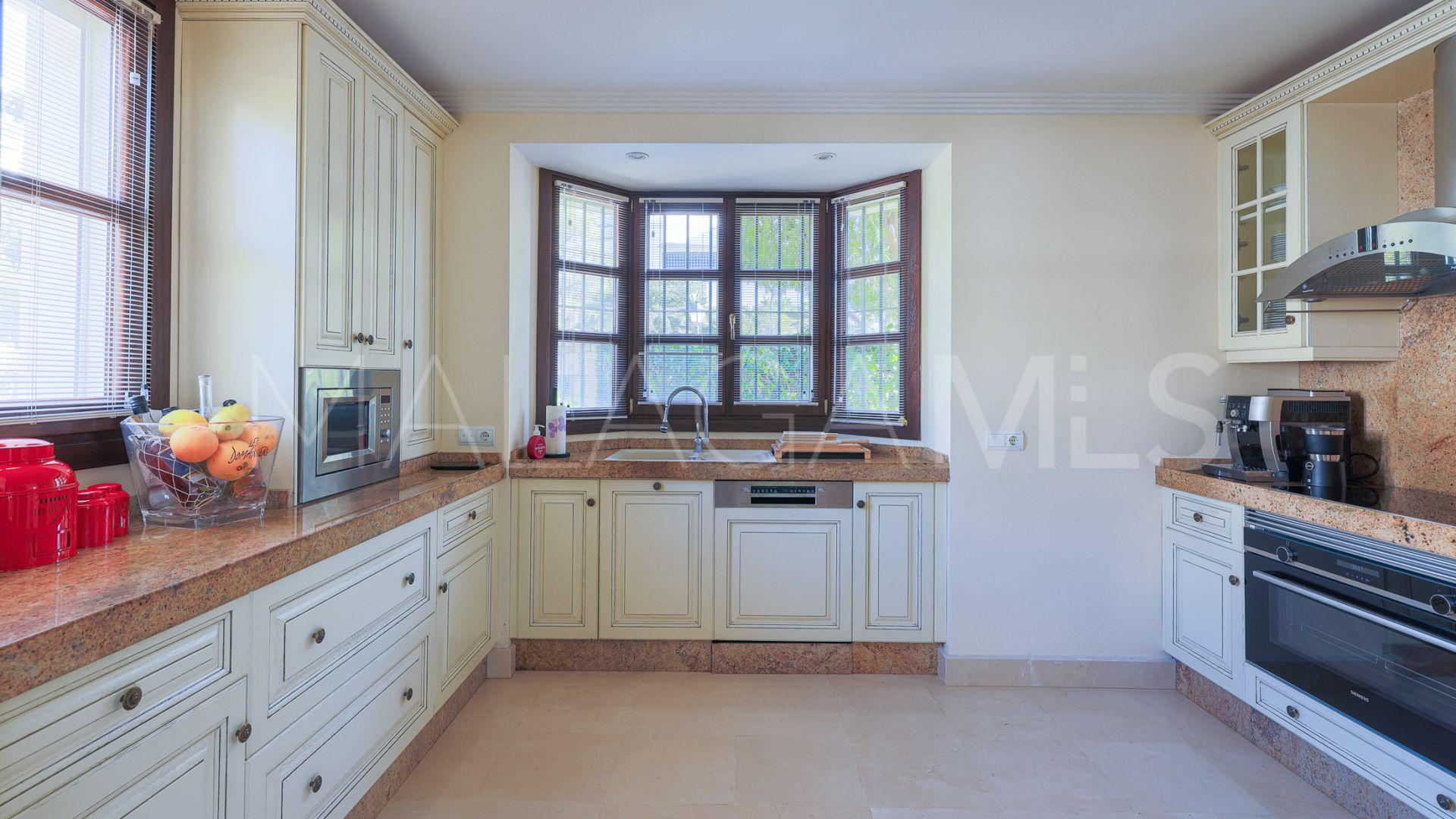 Villa for sale in Ctra. De Ronda