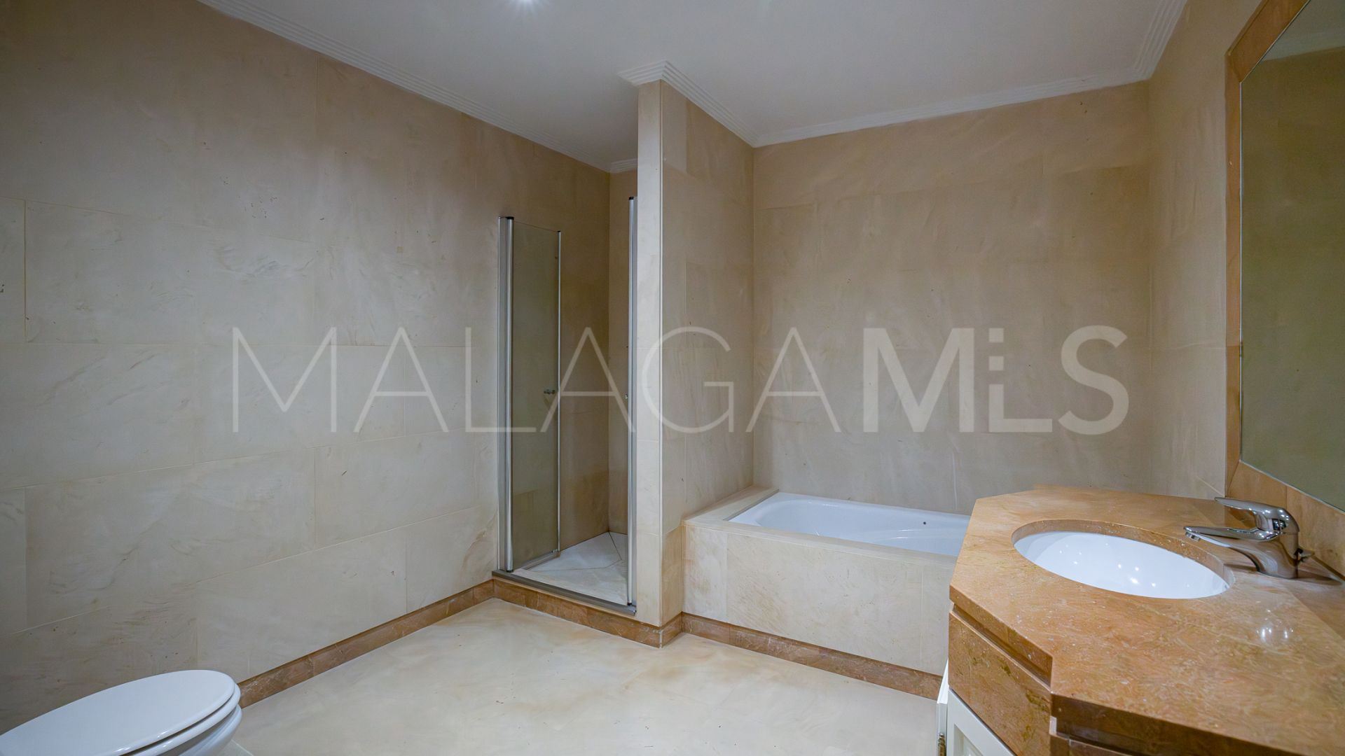 Villa for sale in Ctra. De Ronda